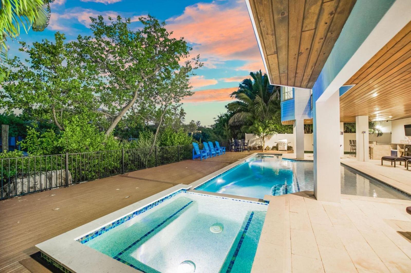Tern Key - New Luxury Canal Front With Pool Dock Close To Bean Point Pine Ave Holiday home *
