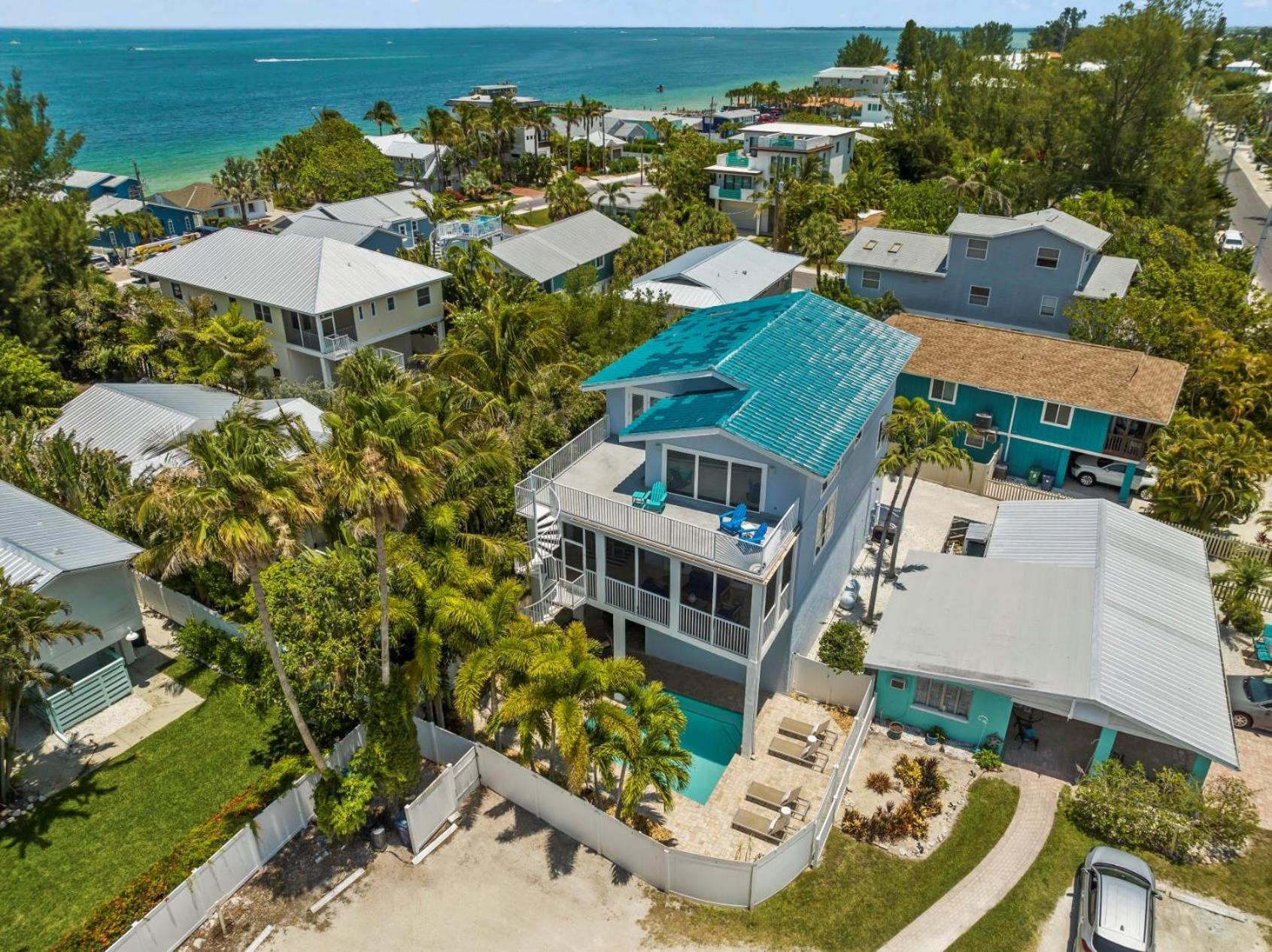 Holiday home Points Hideaway - Beautiful Wstunning Sunsetwater Views On Bean Point Pool Bar Foosball *