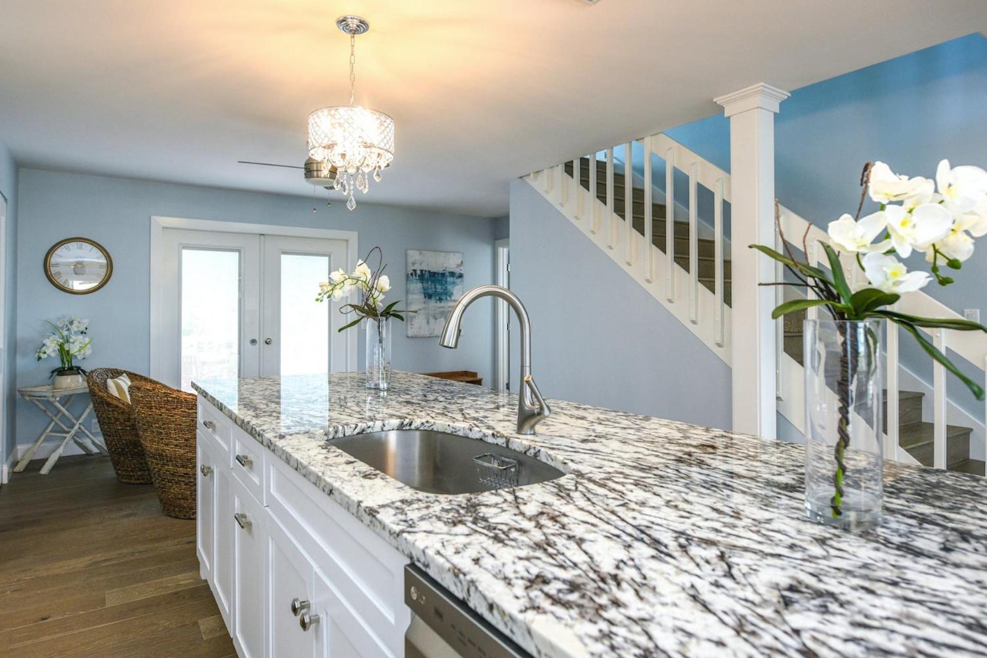 Salty Pirate - New Luxury Canal Front Wwater View Poolspa Bikes Kayaks Toys Holiday home Anna Maria
