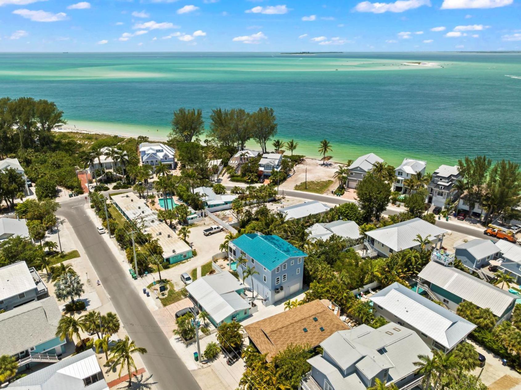 Holiday home Points Hideaway - Beautiful Wstunning Sunsetwater Views On Bean Point Pool Bar Foosball *