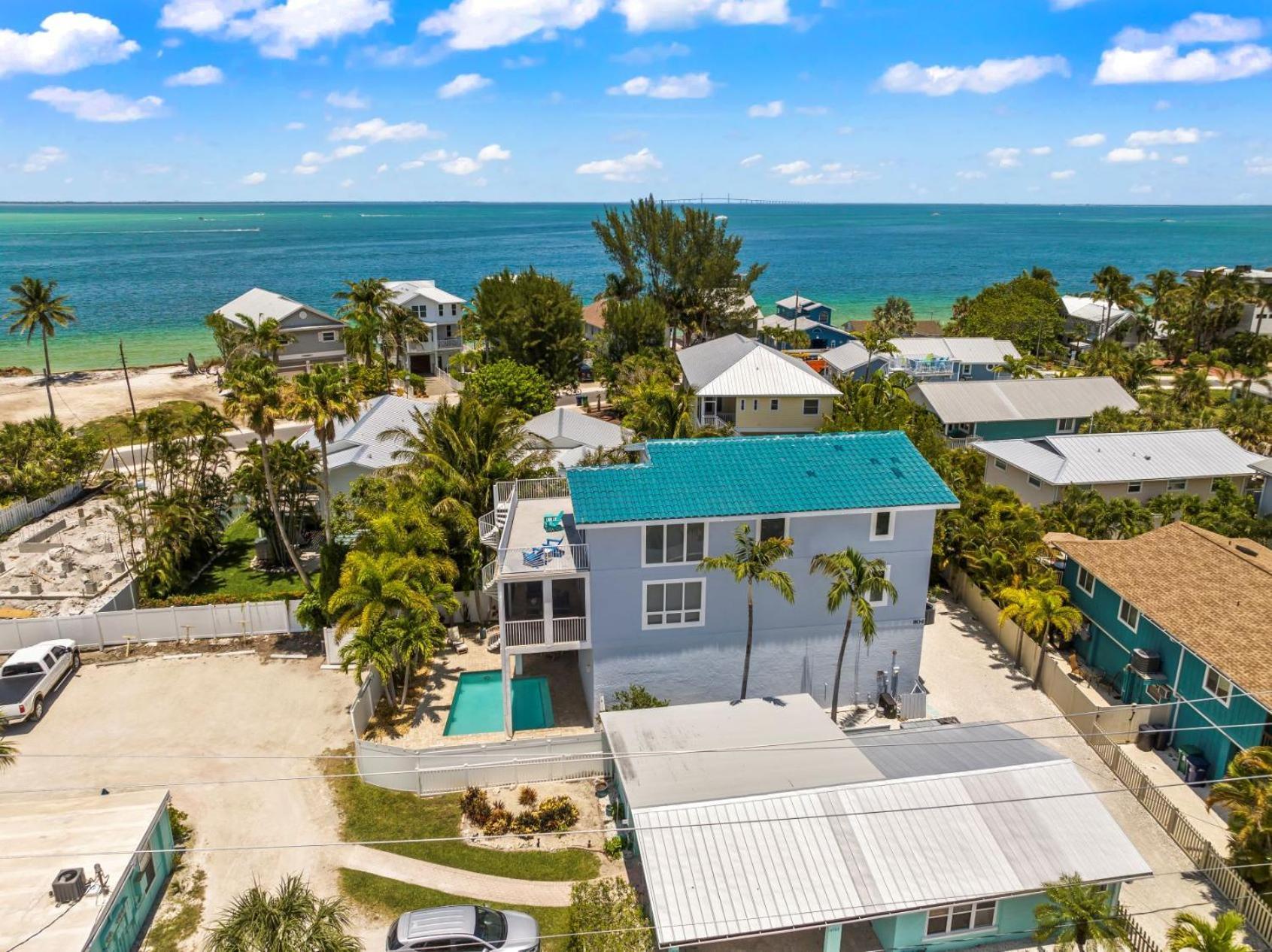 Holiday home Points Hideaway - Beautiful Wstunning Sunsetwater Views On Bean Point Pool Bar Foosball