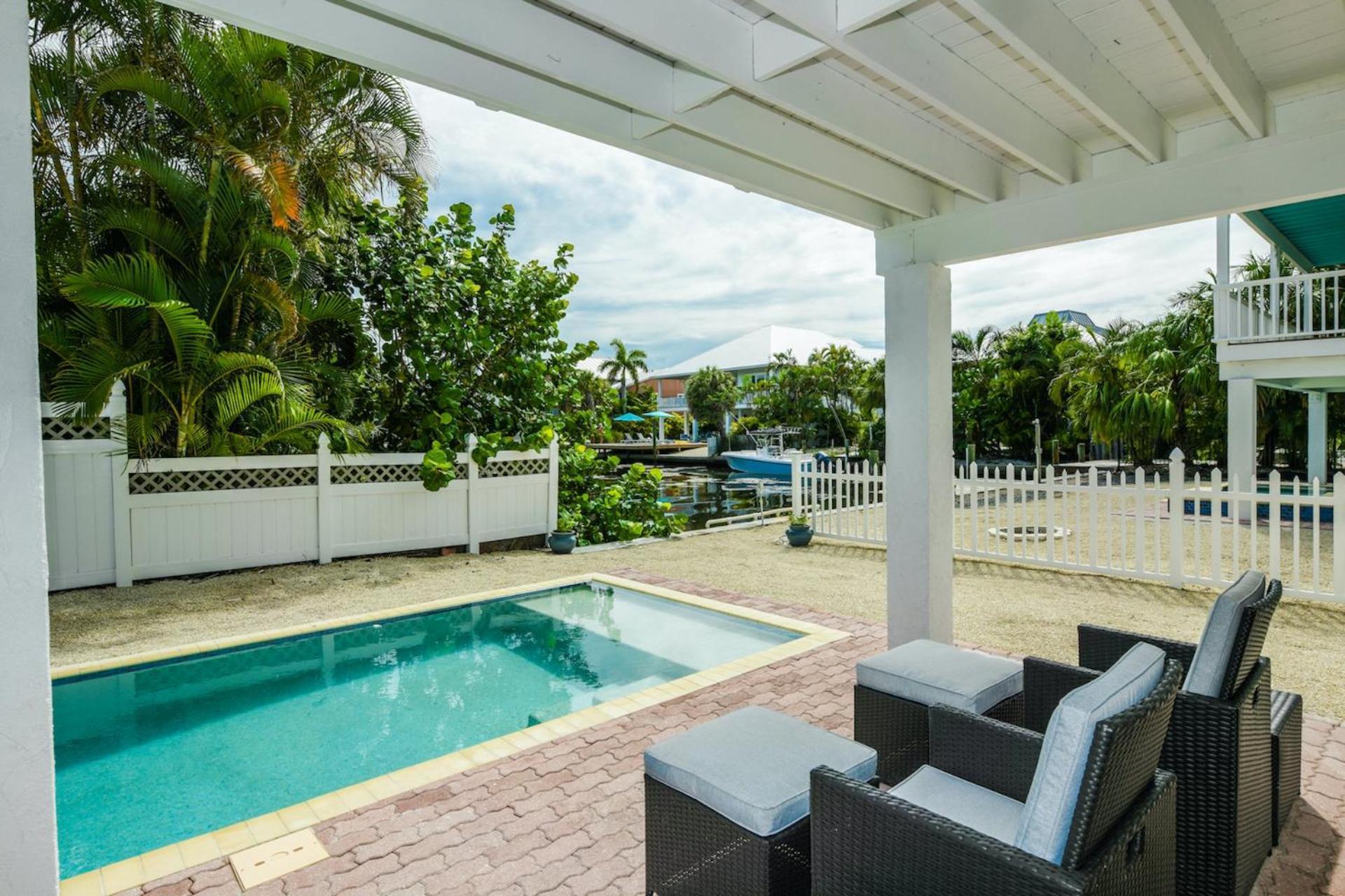 Holiday home Salty Pirate - New Luxury Canal Front Wwater View Poolspa Bikes Kayaks Toys