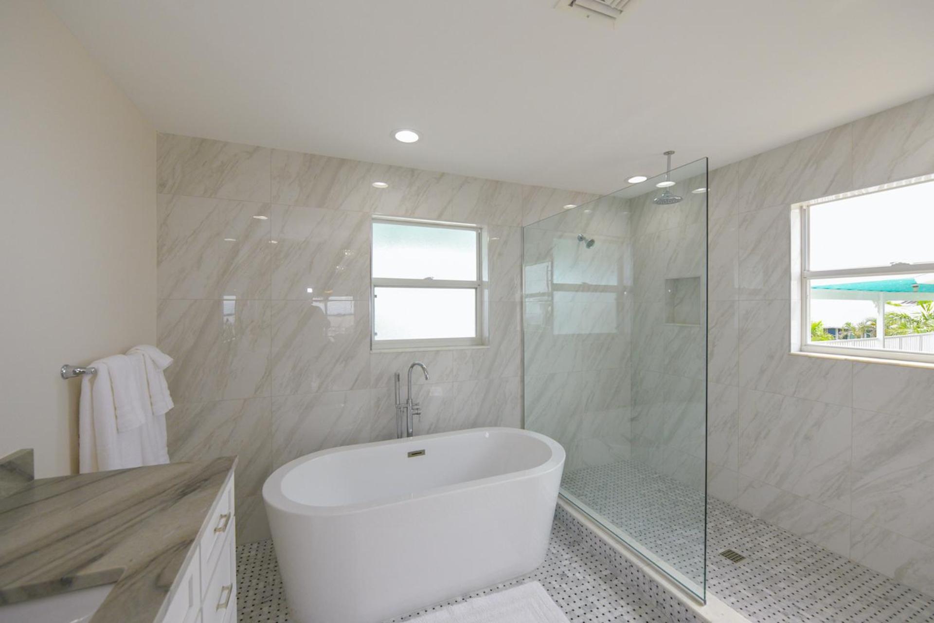 Holiday home Salty Pirate - New Luxury Canal Front Wwater View Poolspa Bikes Kayaks Toys Anna Maria