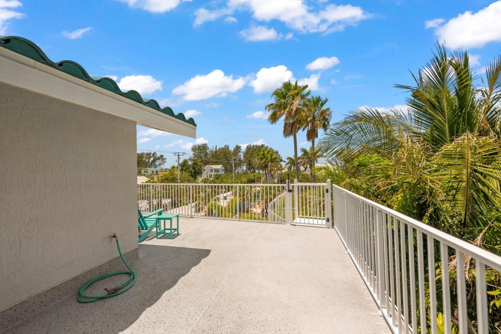 Holiday home Points Hideaway - Beautiful Wstunning Sunsetwater Views On Bean Point Pool Bar Foosball