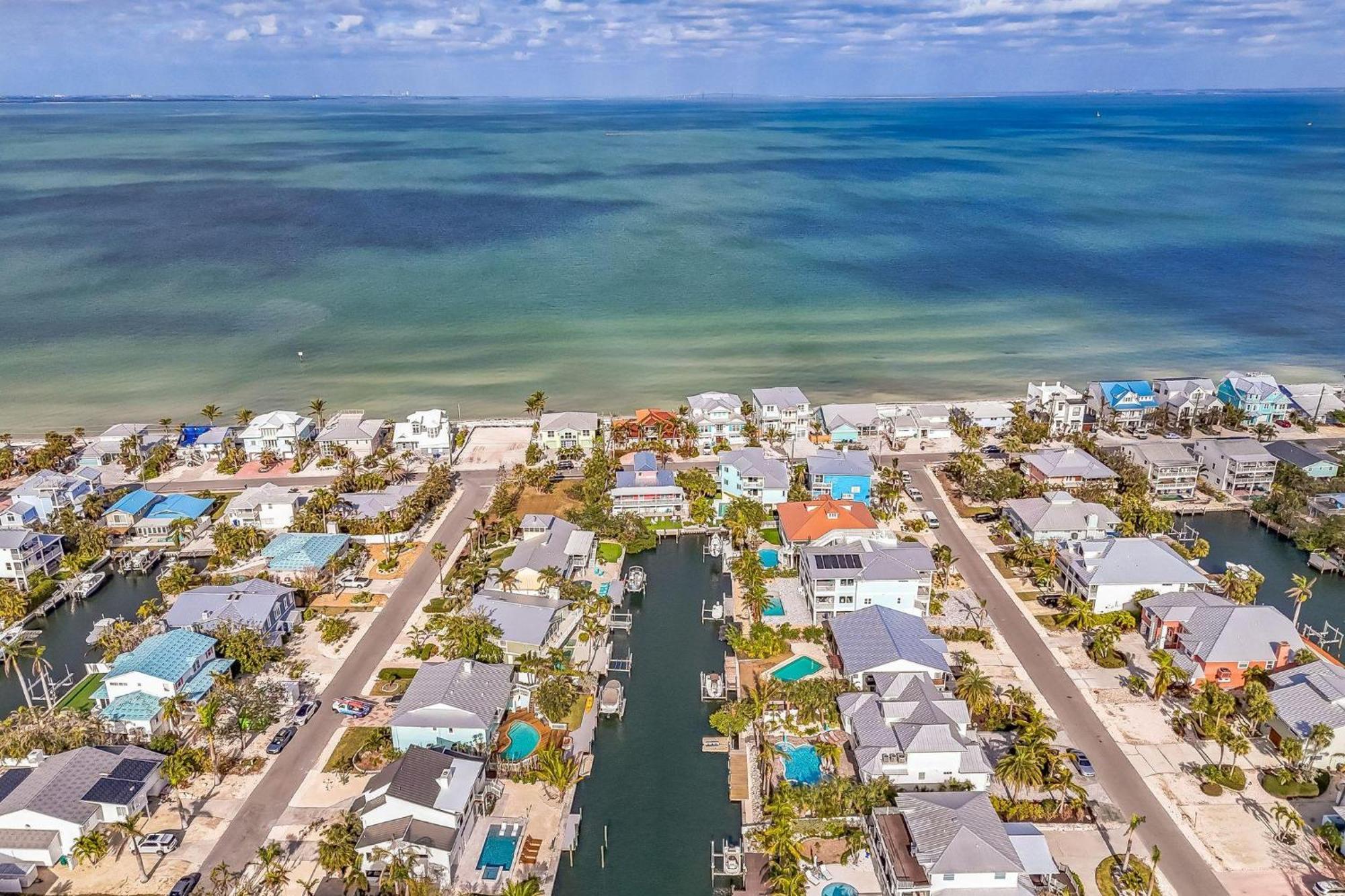 519 Loquat Drive * Anna Maria