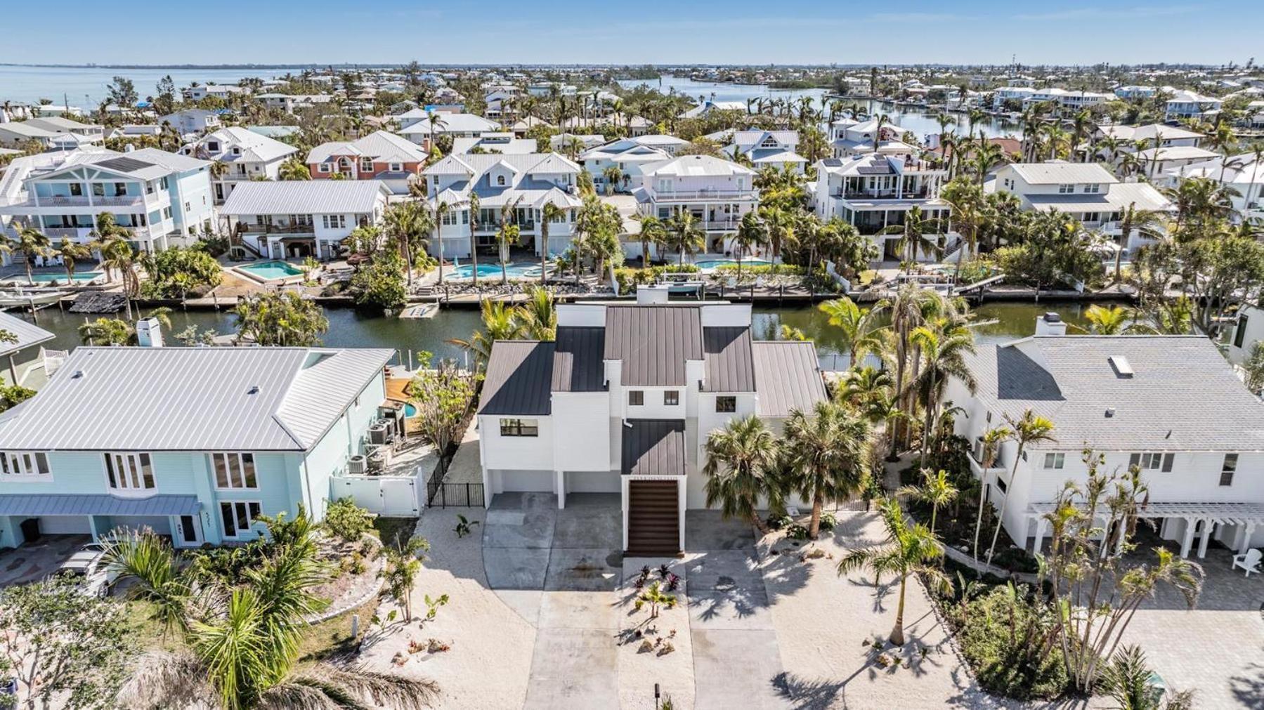 519 Loquat Drive Holiday home *