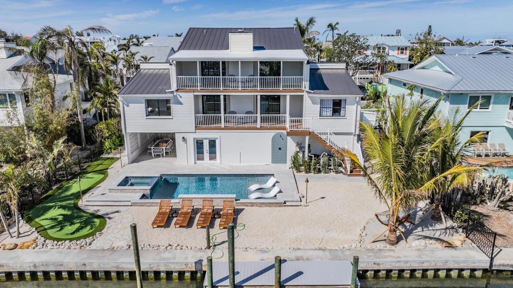 519 Loquat Drive Holiday home *