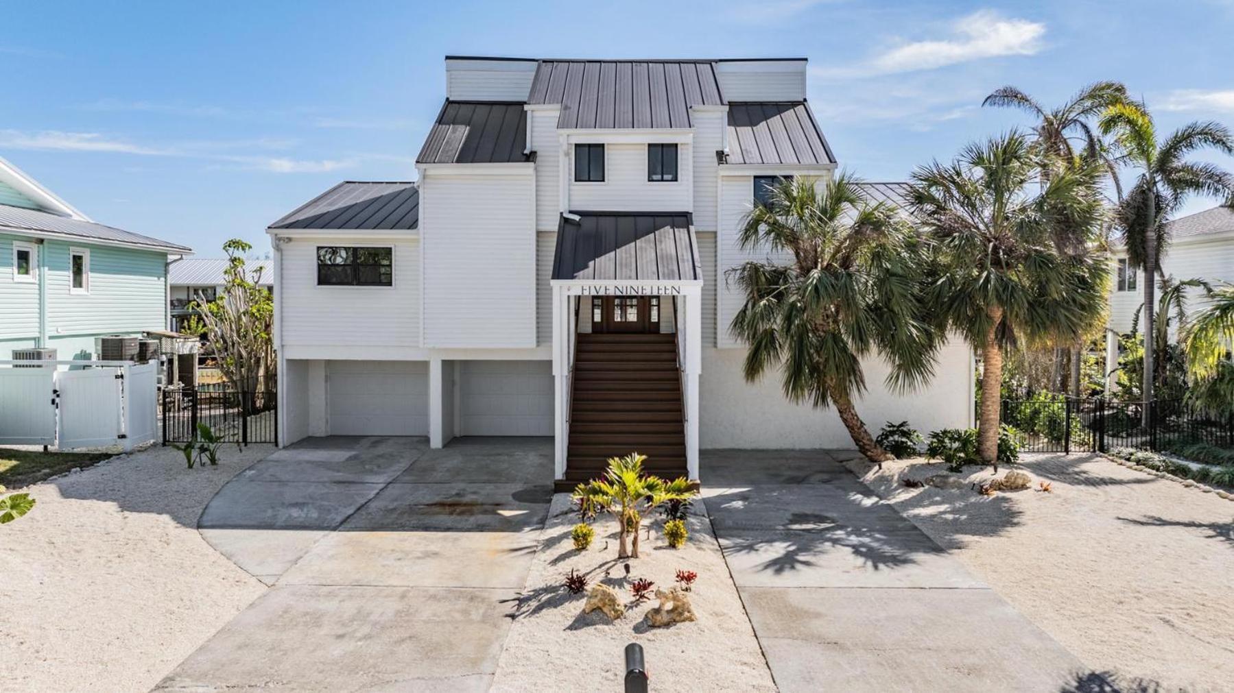 Holiday home 519 Loquat Drive *