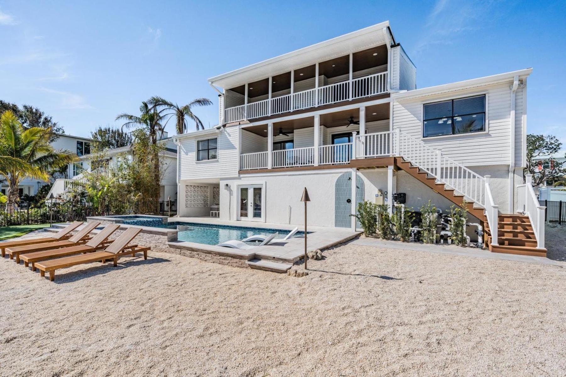 Holiday home 519 Loquat Drive