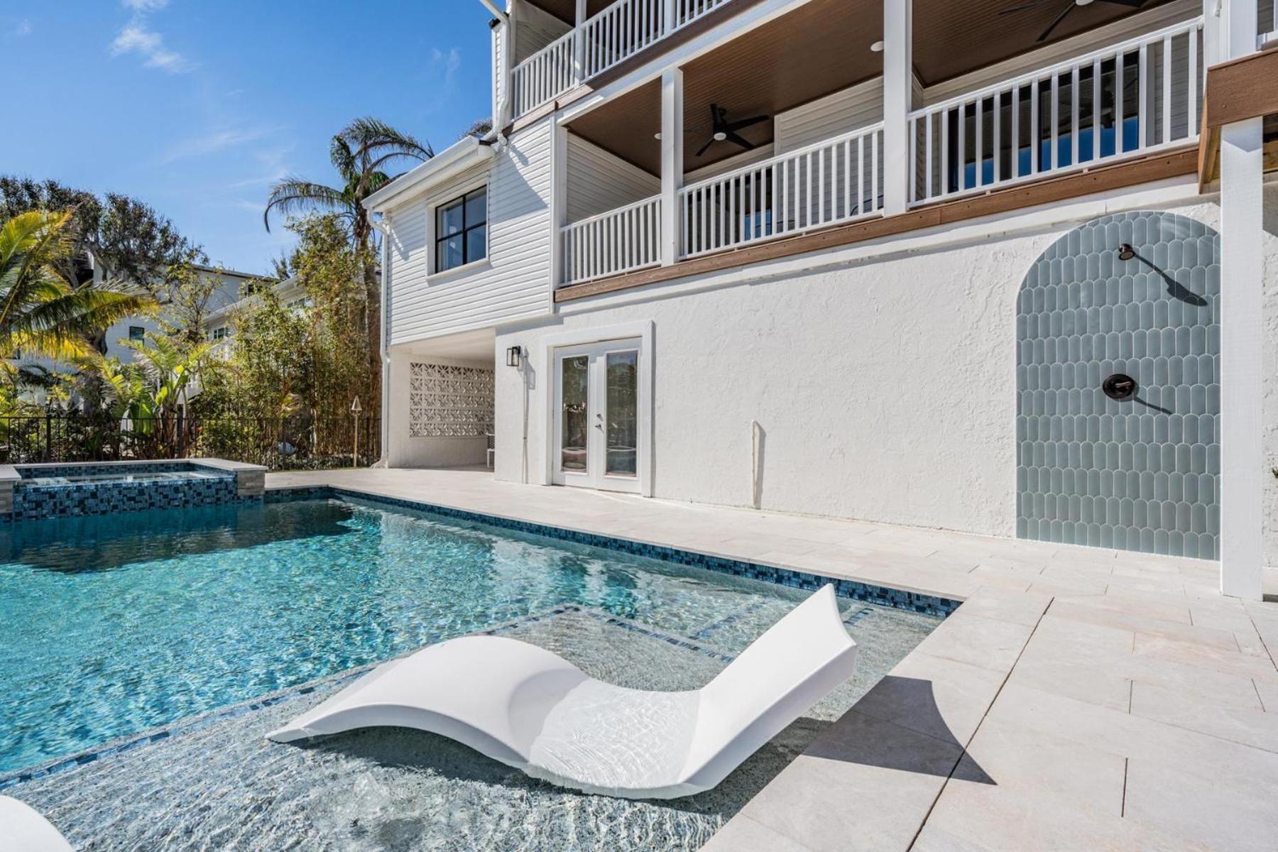 519 Loquat Drive Holiday home *