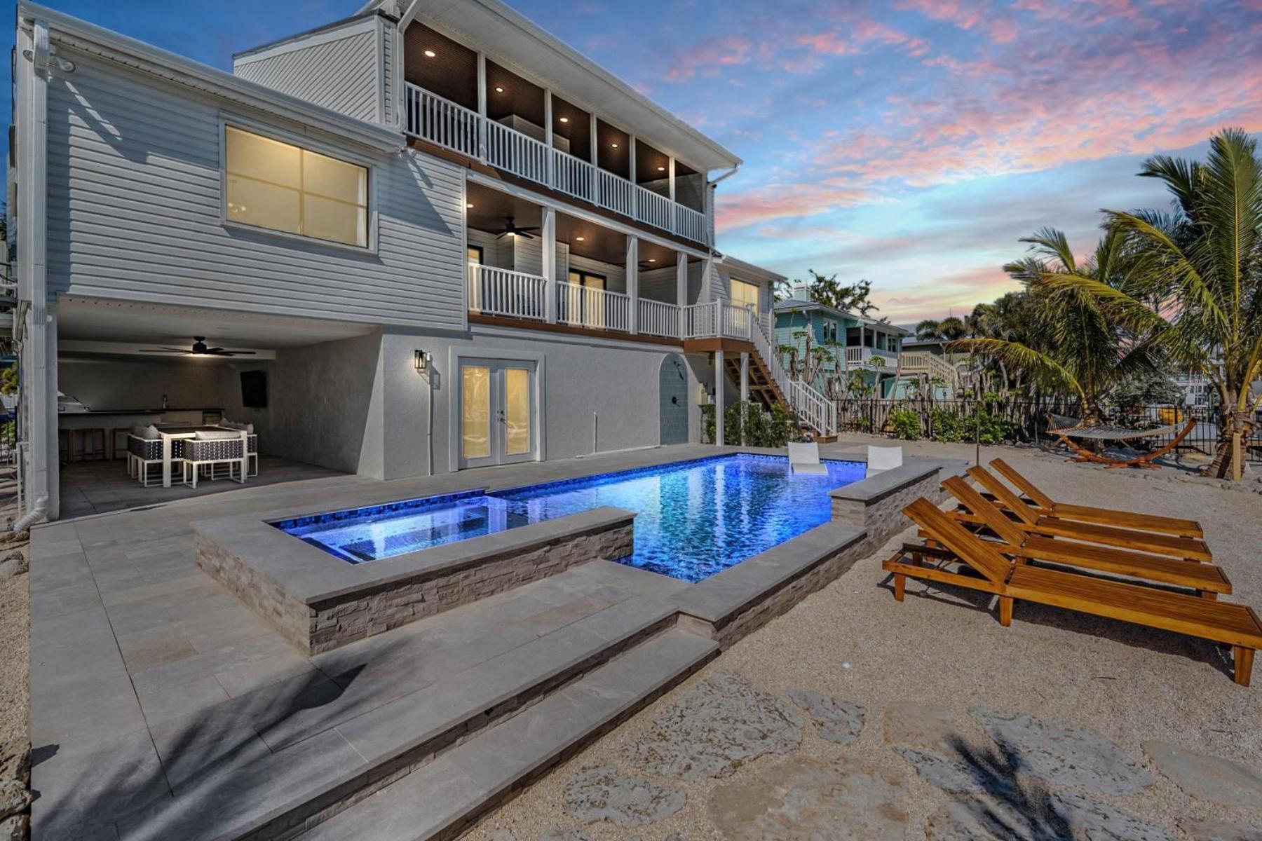 Holiday home 519 Loquat Drive *