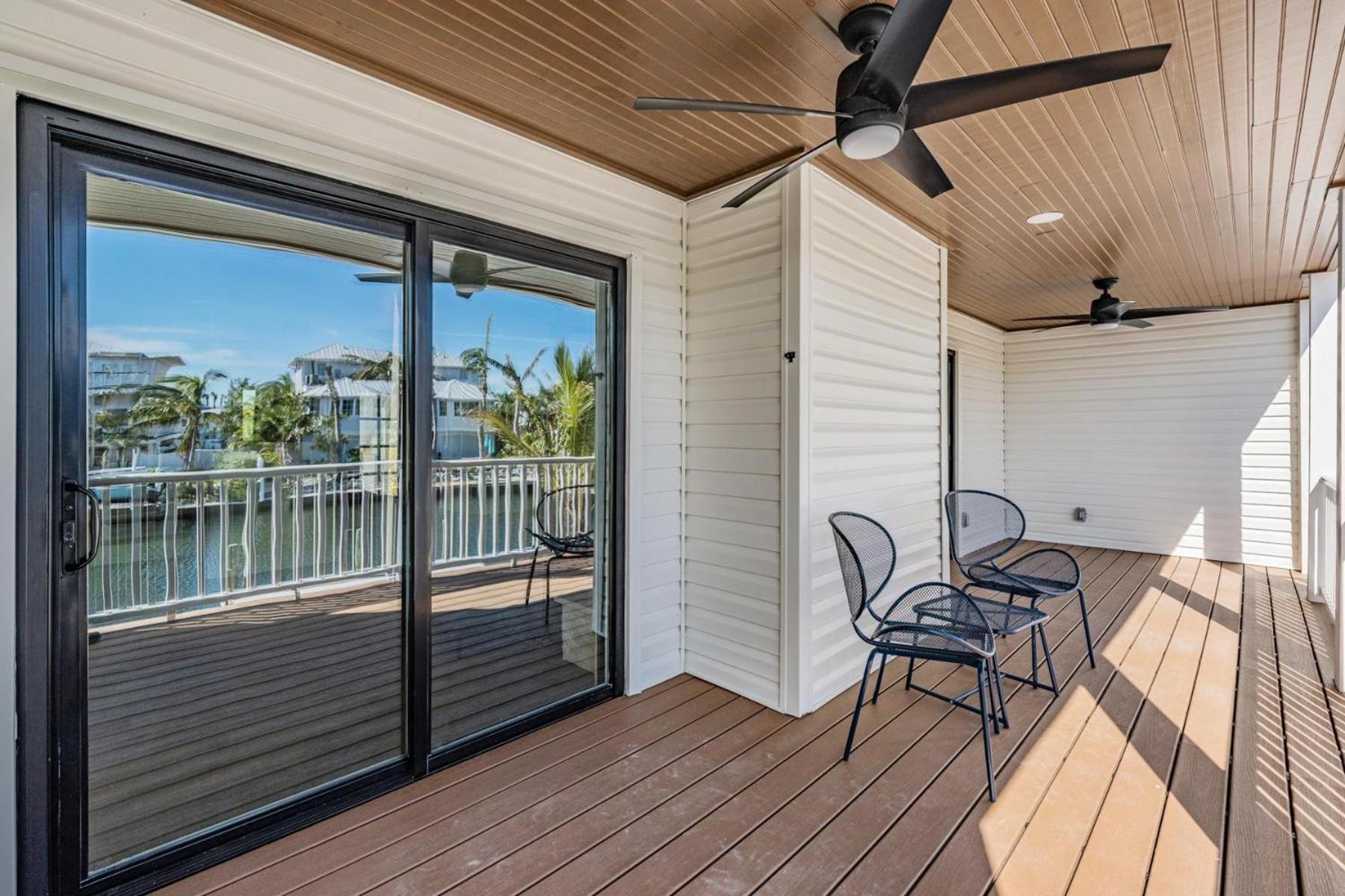 519 Loquat Drive Holiday home