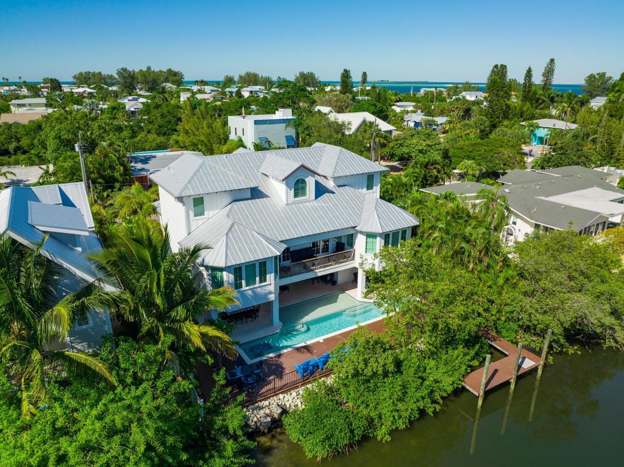 Tern Key - New Luxury Canal Front With Pool Dock Close To Bean Point Pine Ave Holiday home *