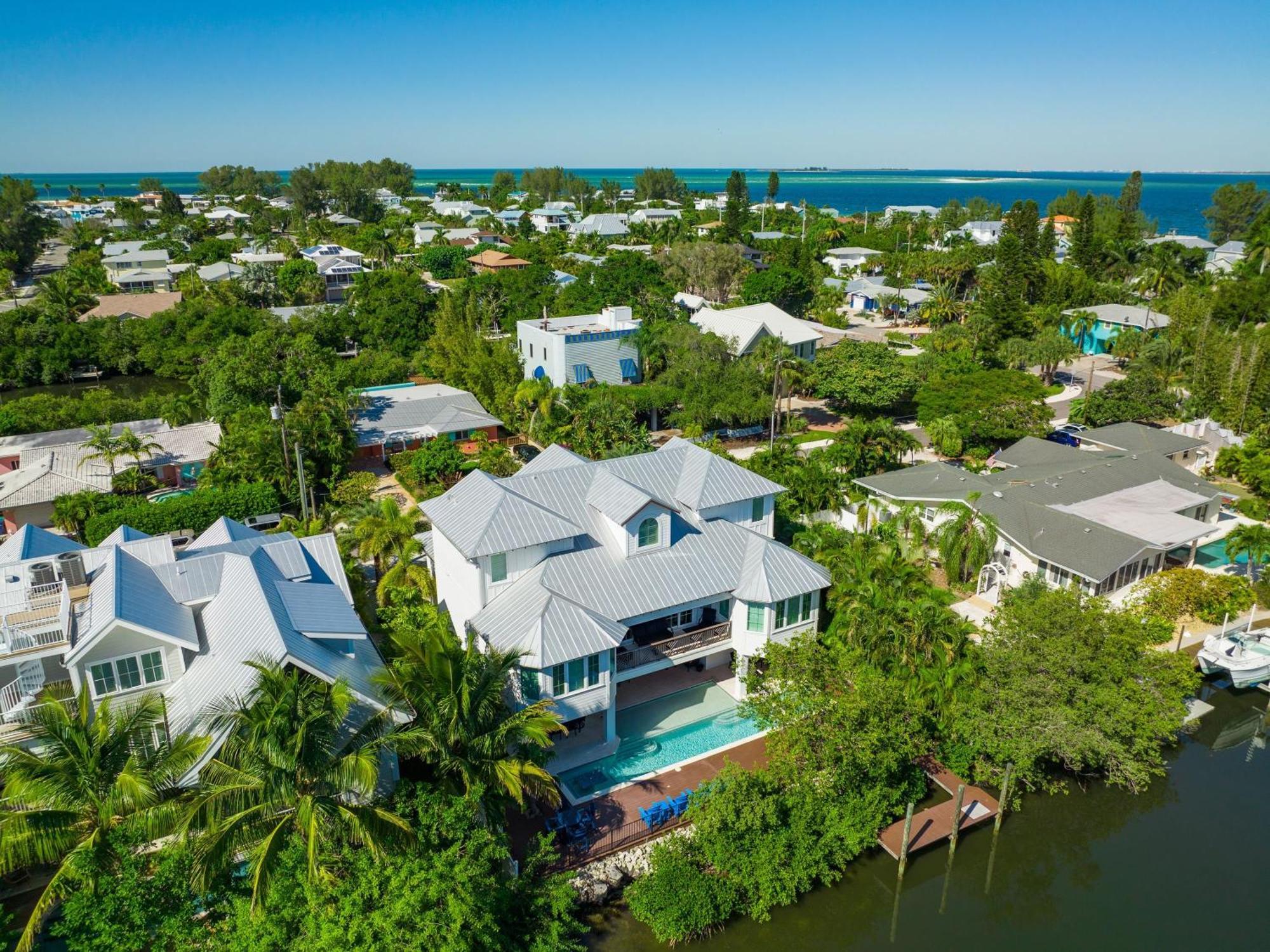 Tern Key - New Luxury Canal Front With Pool Dock Close To Bean Point Pine Ave Holiday home