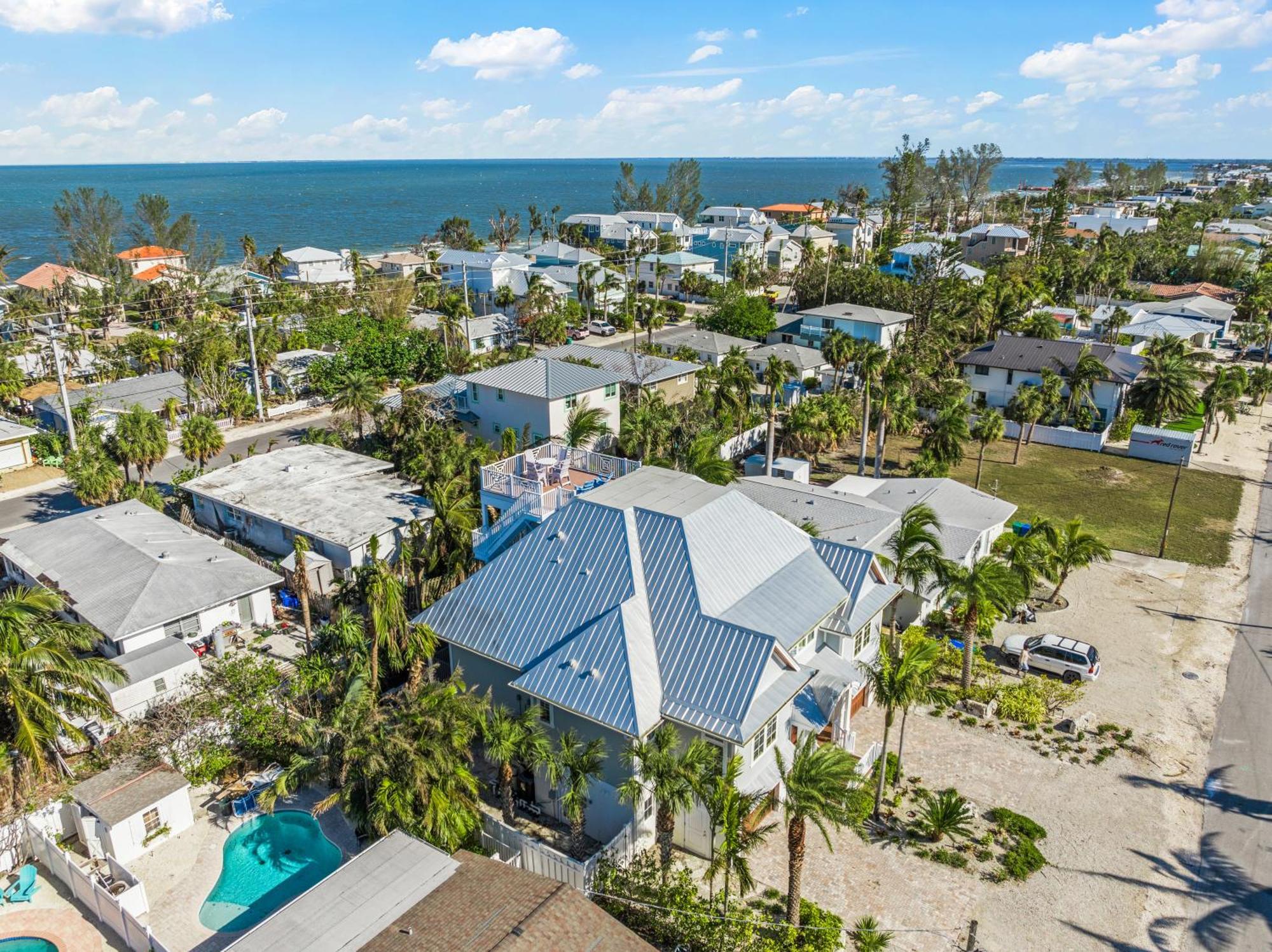 Sea La Vie - Custom 3br W Heated Pool Rooftop Deck On Island Holiday home *