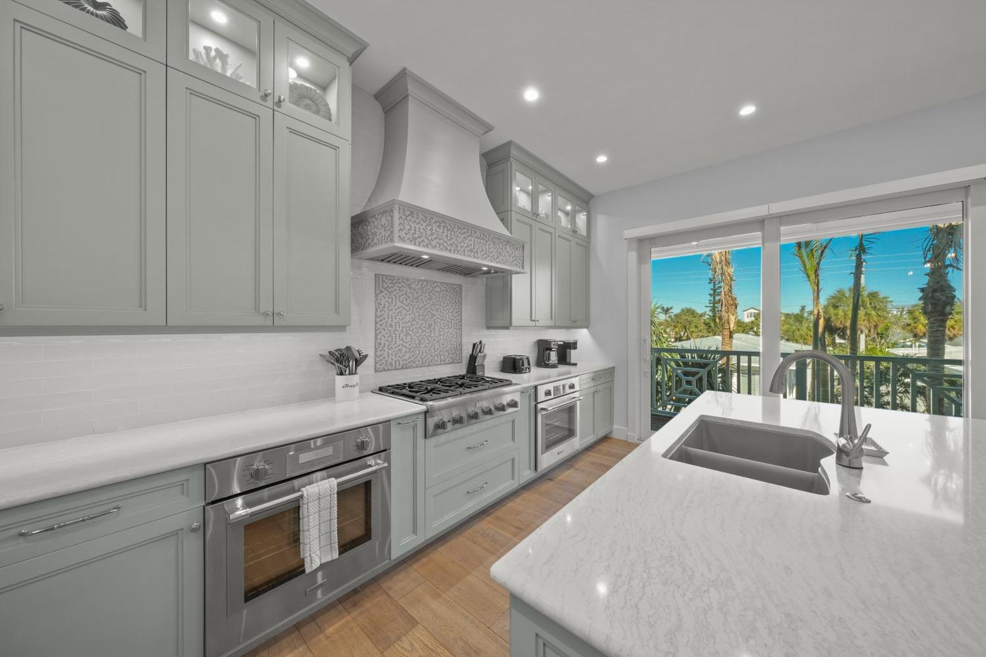 Sea La Vie - Custom 3br W Heated Pool Rooftop Deck On Island Holiday home *