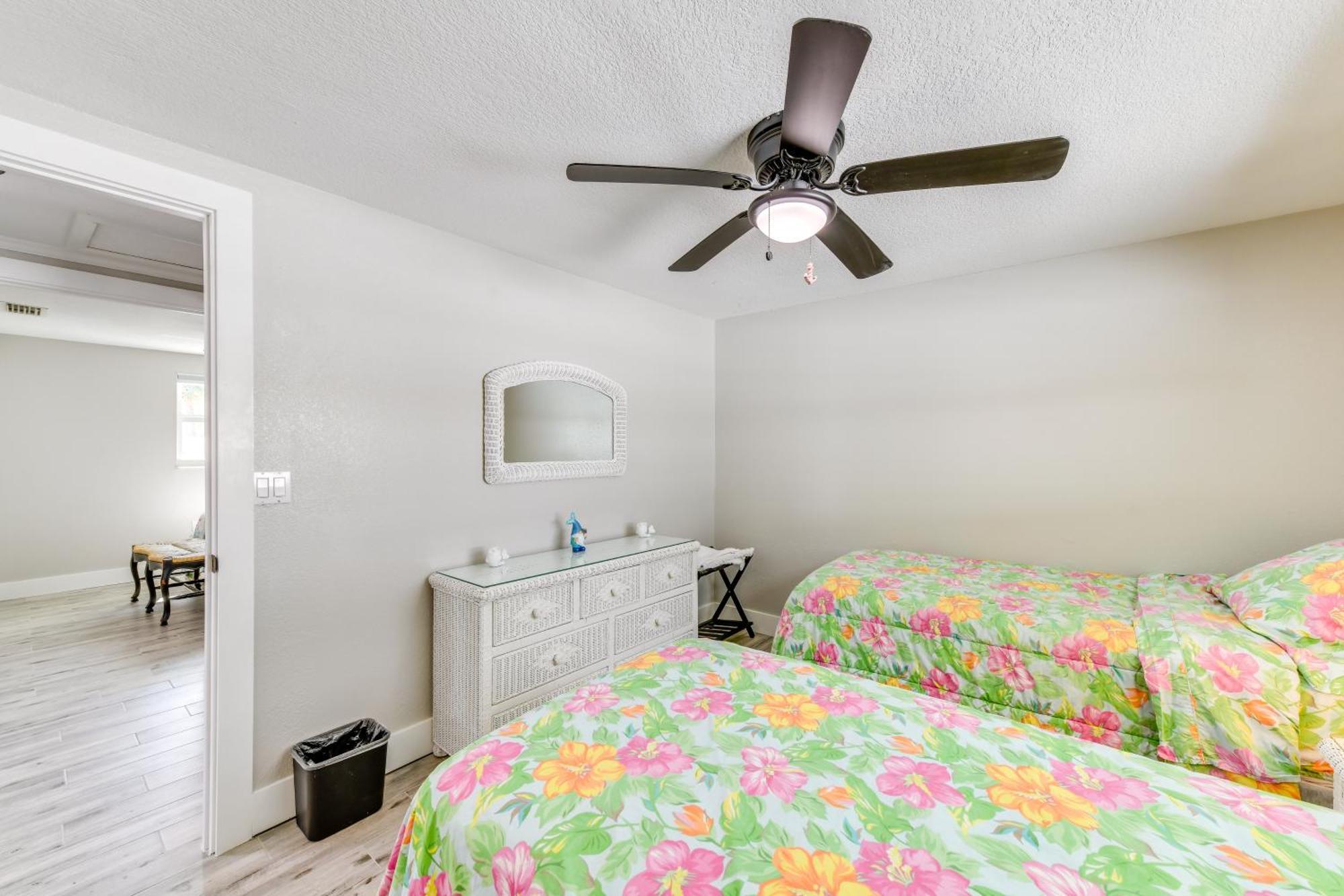 Fish, Swim And Unwind Apartment