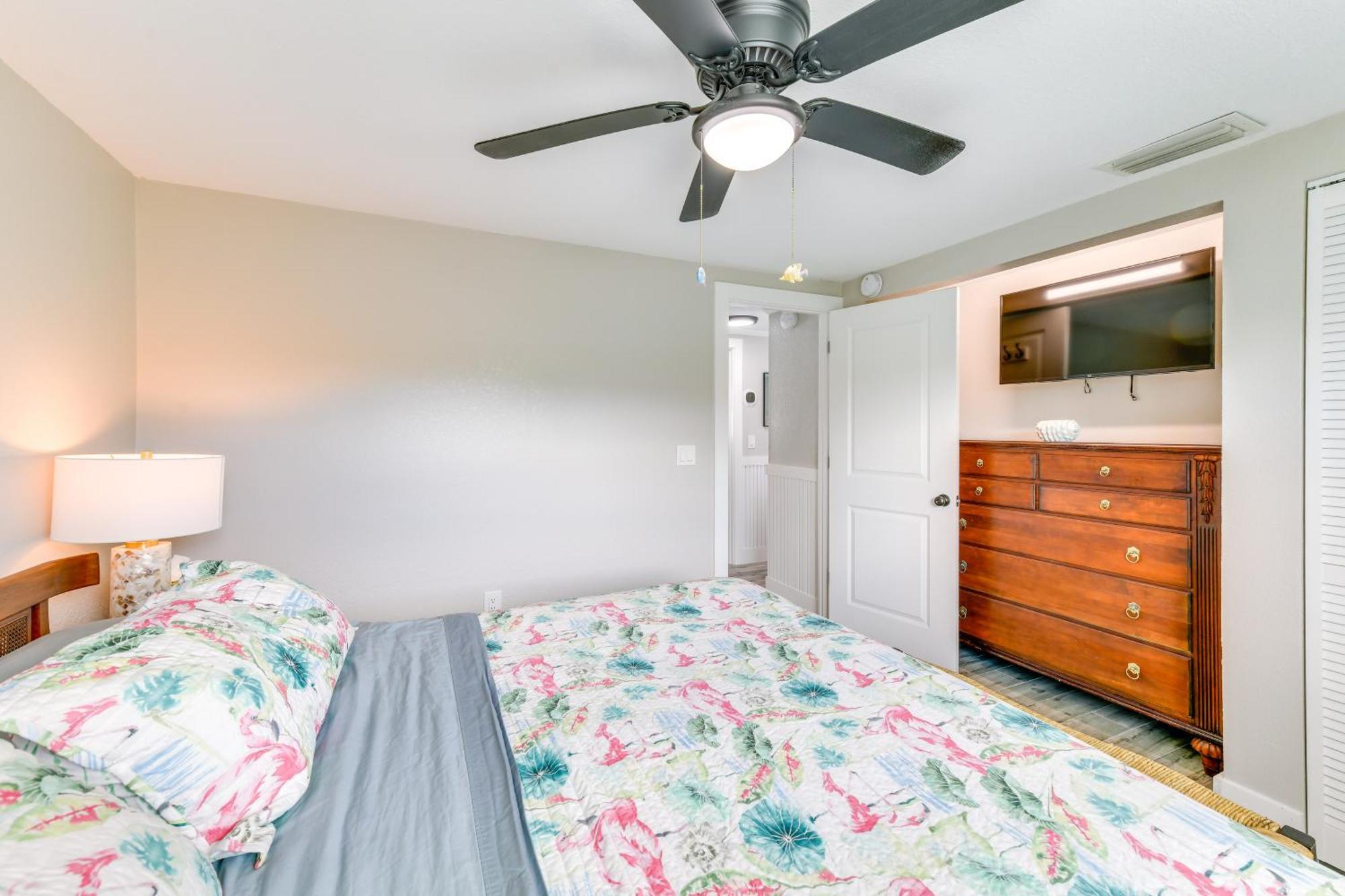 Fish, Swim And Unwind Apartment
