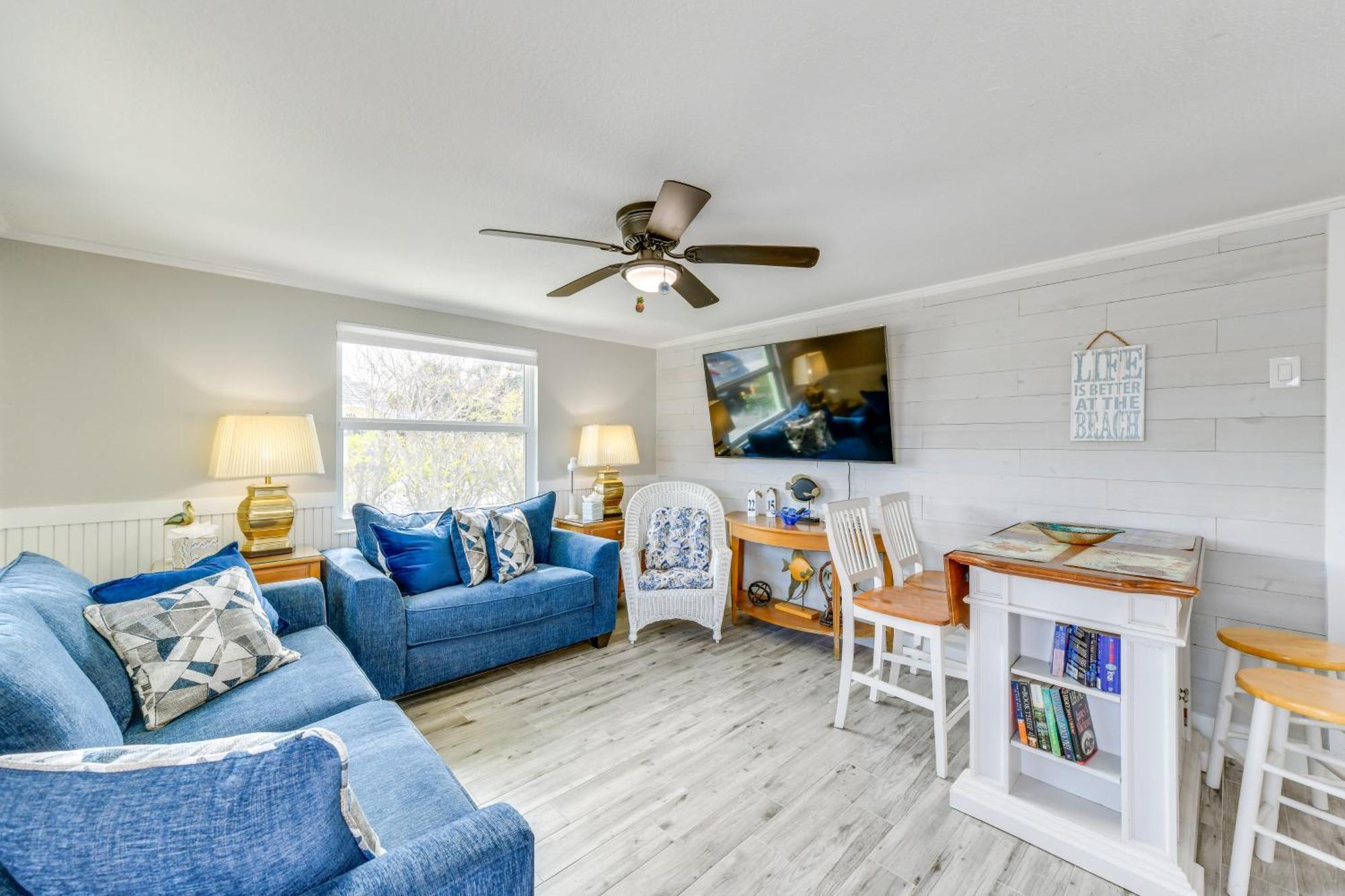 Fish, Swim And Unwind * Anna Maria