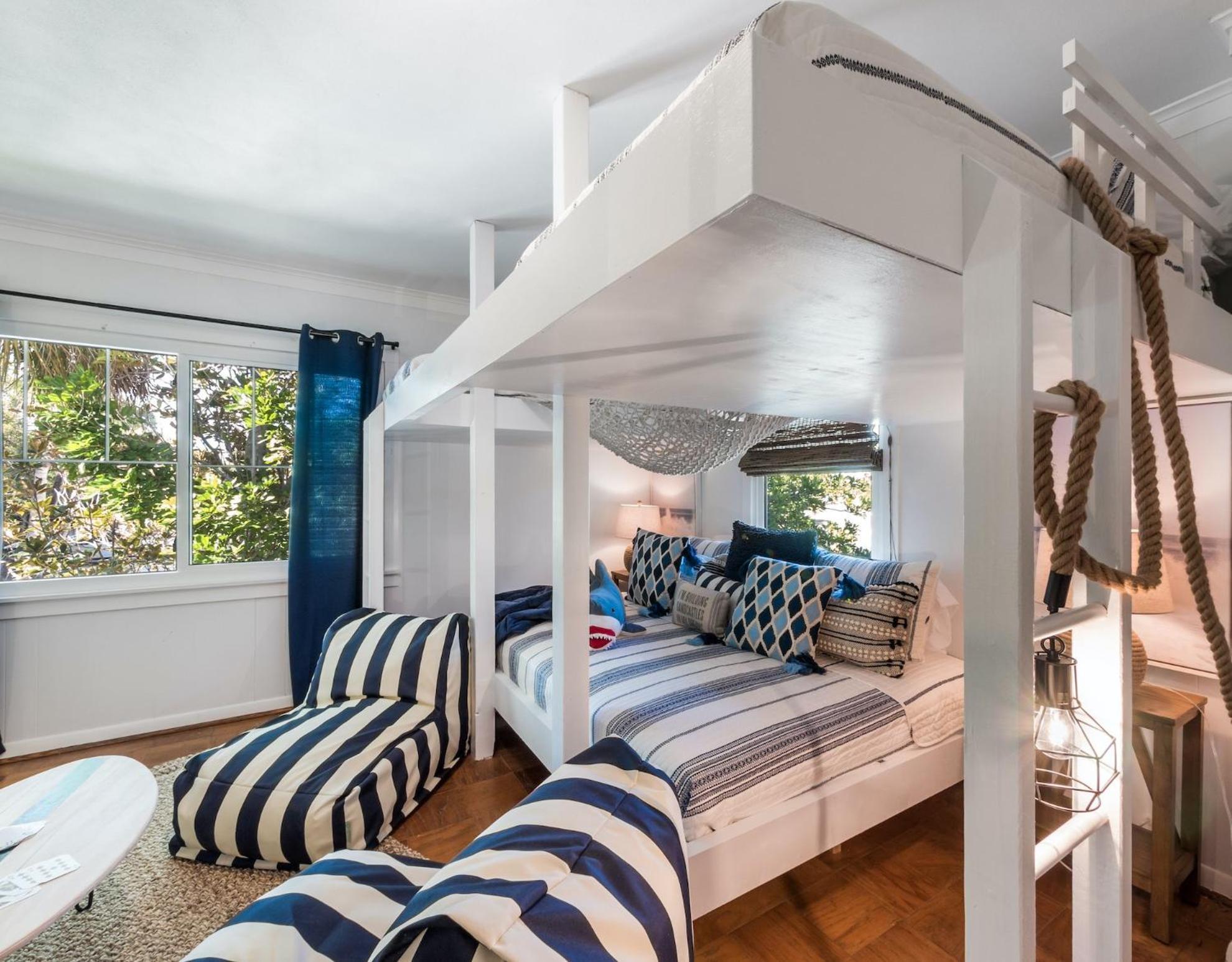 Holiday home Sandy Pants - Designer Chic Steps To Backyard Oasis W Heated Pool