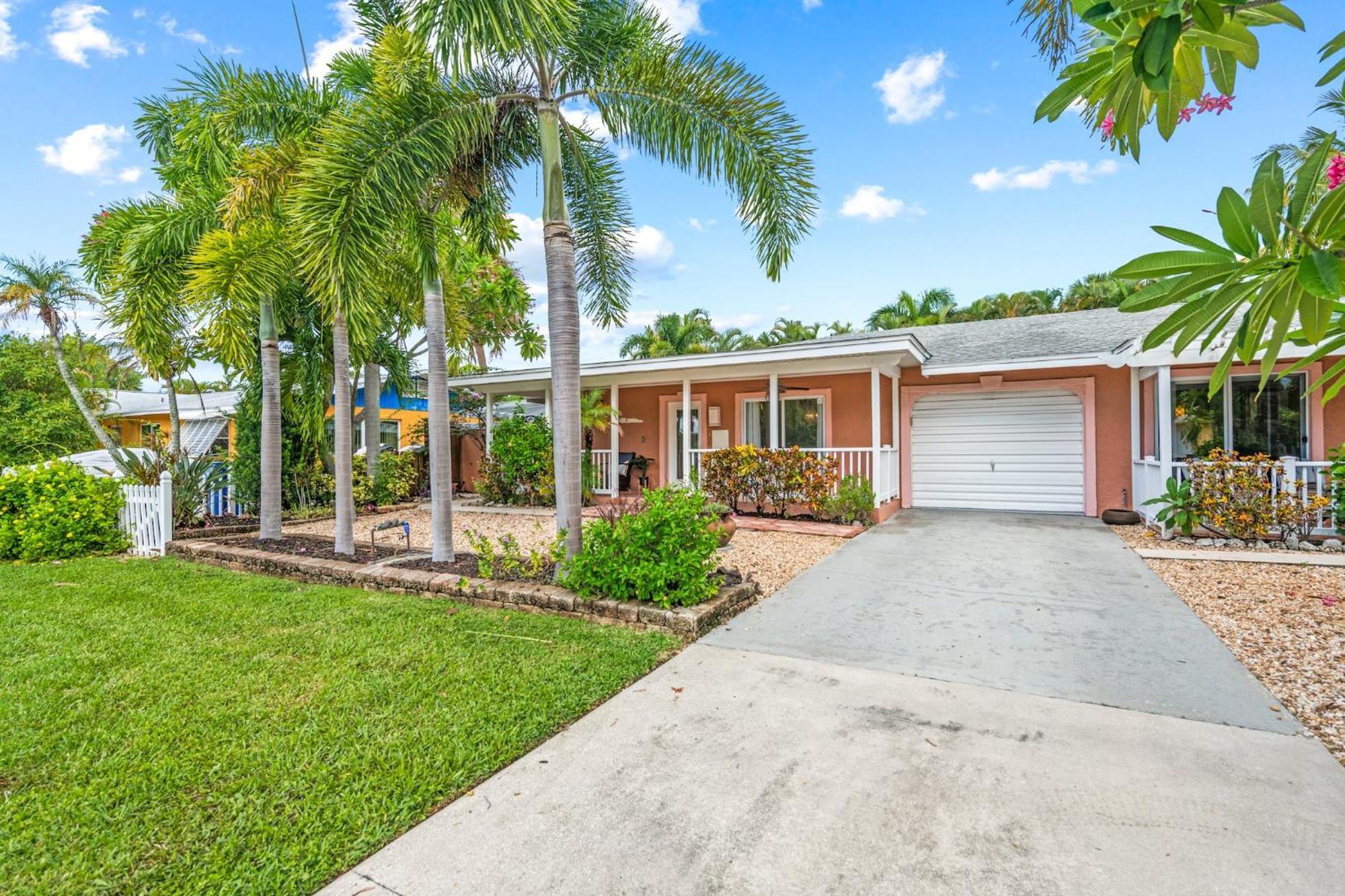 On Turtle Time - Beautifully Updated Wheated Pool Covered Porches Gear Walk To * Anna Maria