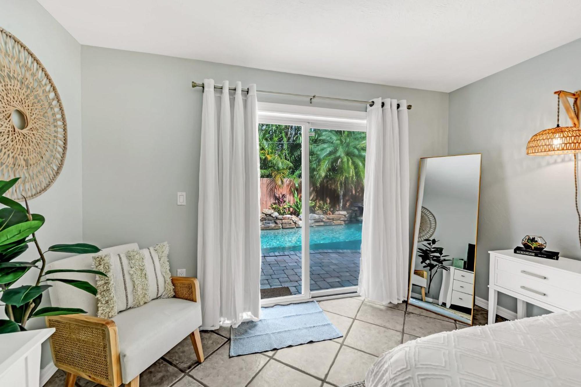 On Turtle Time - Beautifully Updated Wheated Pool Covered Porches Gear Walk To Holiday home