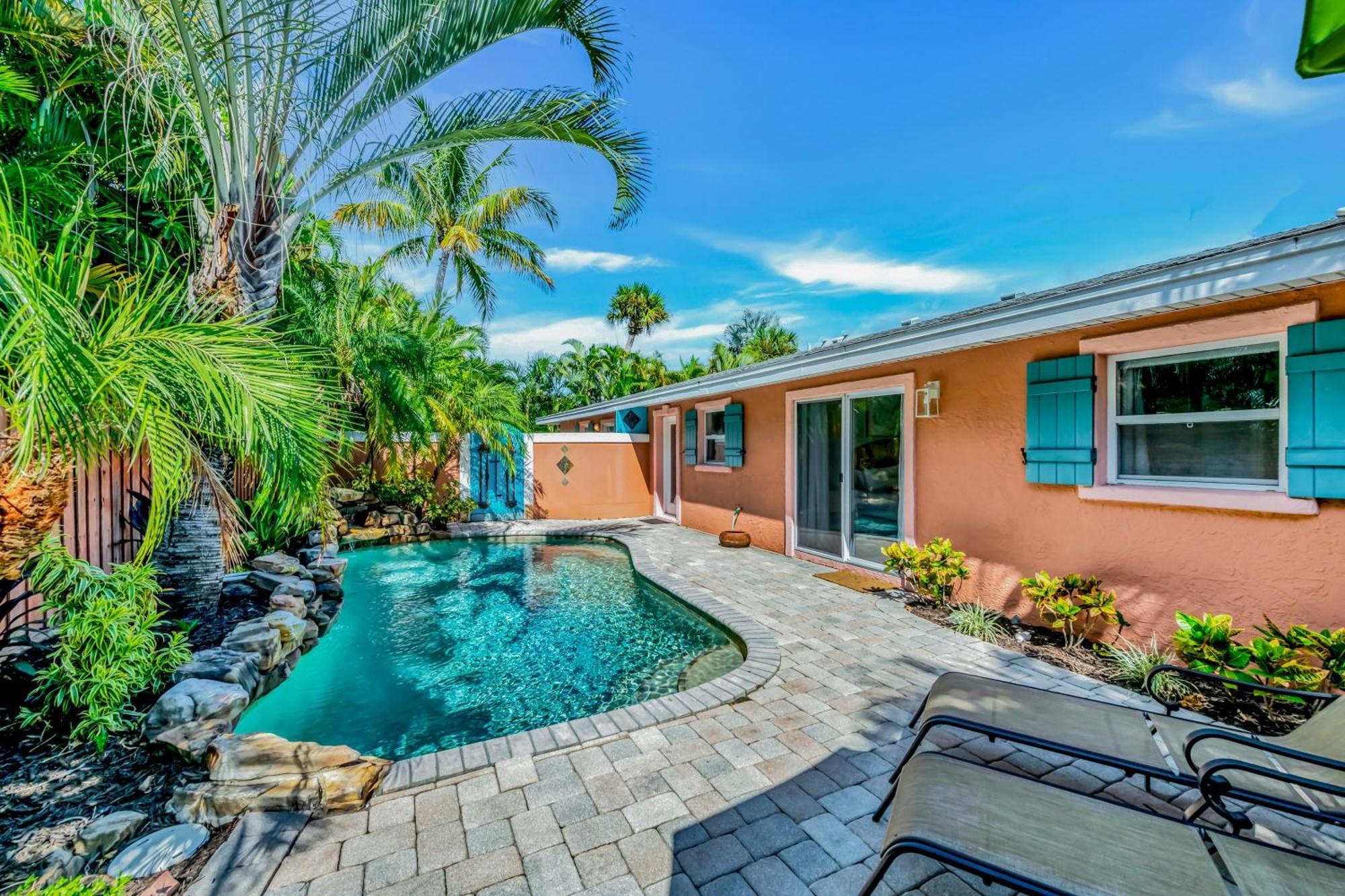 On Turtle Time - Beautifully Updated Wheated Pool Covered Porches Gear Walk To Anna Maria