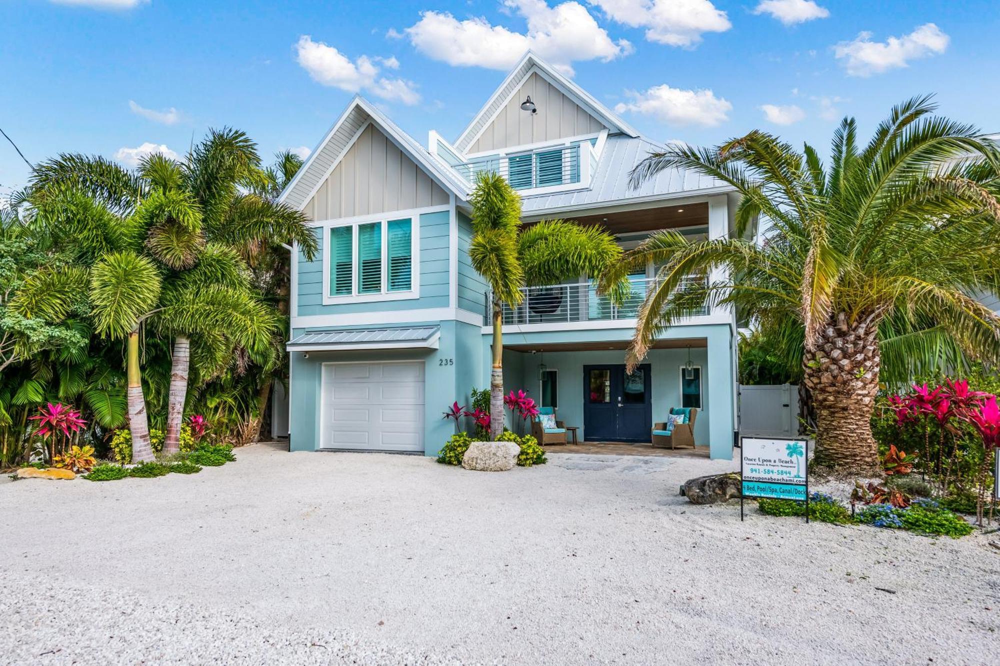 Acqualuxe - Exquisite 2022 Lux Canal W Outdoor Oasis Pool Dock Sup Kayaks Fire Pit *