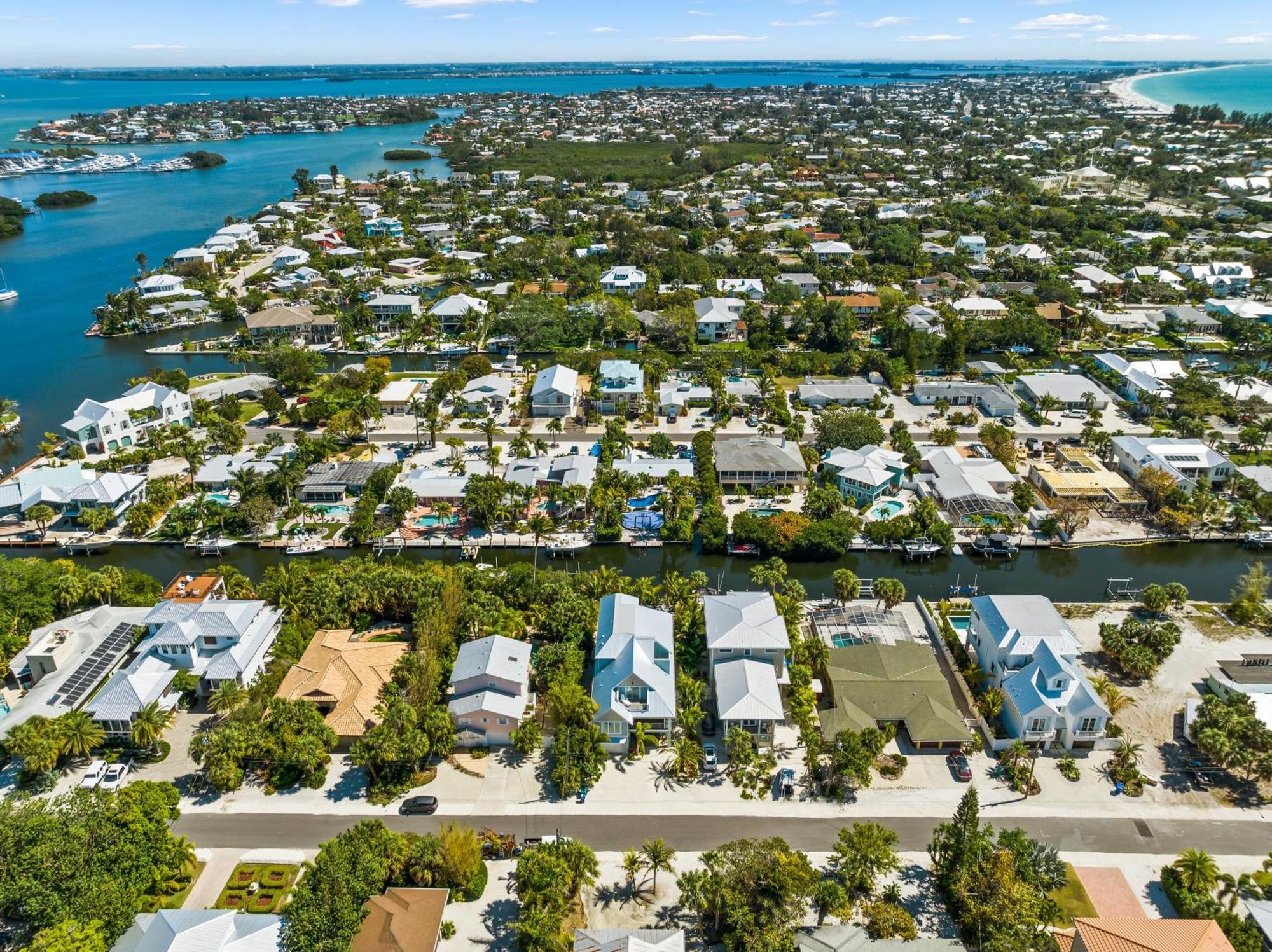 Acqualuxe - Exquisite 2022 Lux Canal W Outdoor Oasis Pool Dock Sup Kayaks Fire Pit * Anna Maria