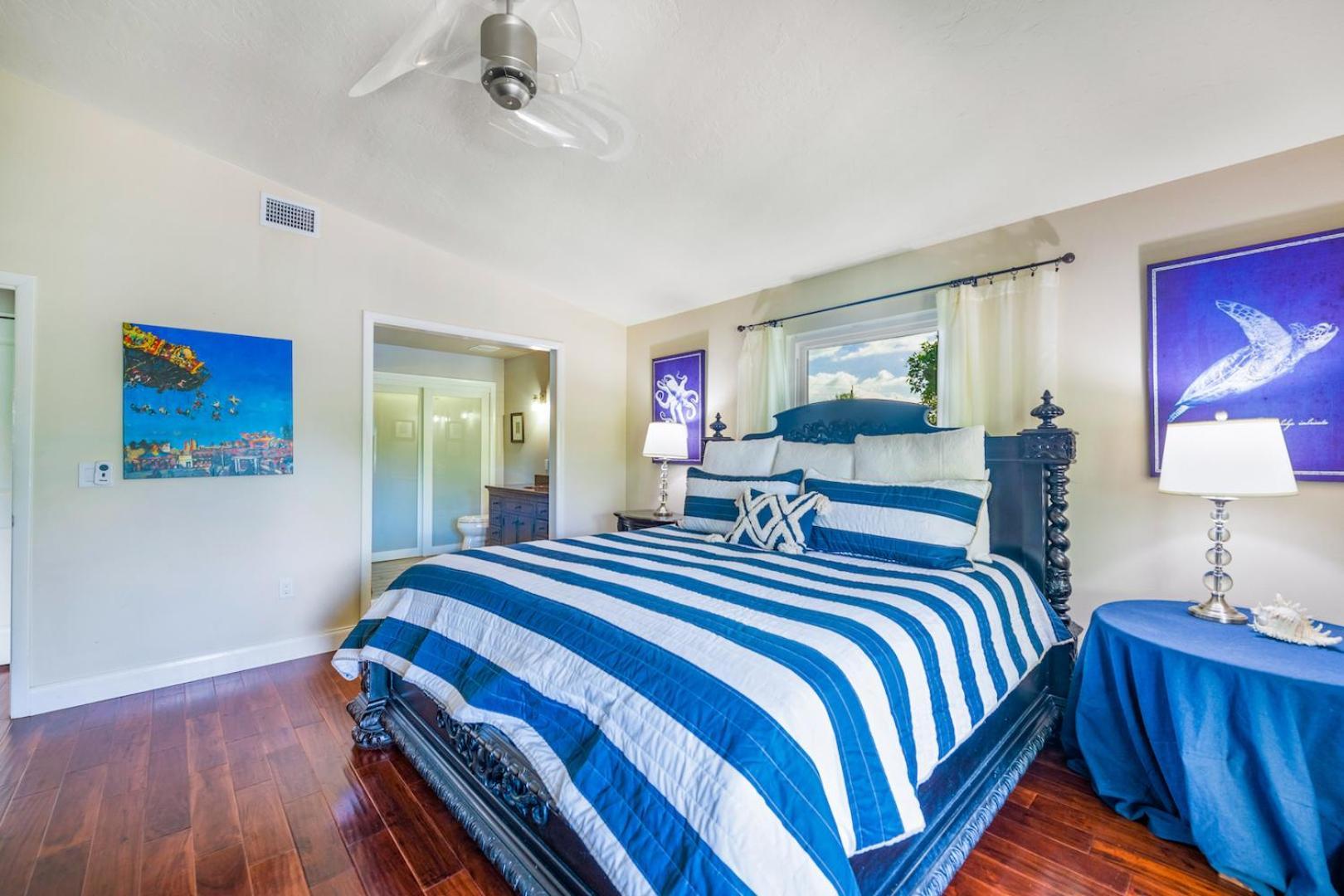Decked Out - Stunning Huge Sunny Style Heated Pool Walk To Pine Ave Holiday home *