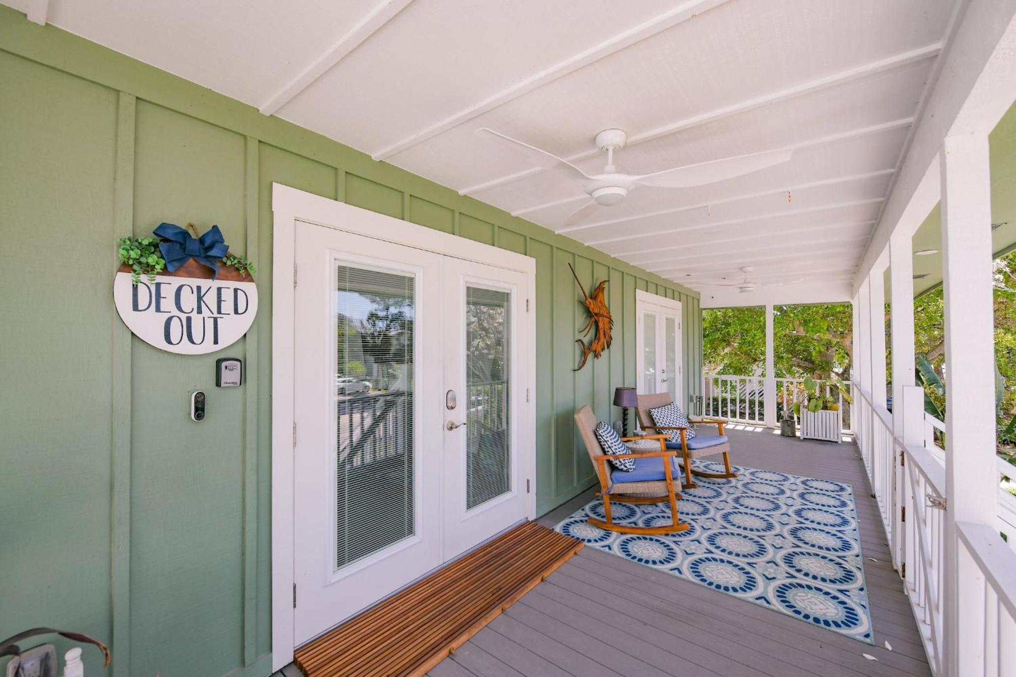 Decked Out - Stunning Huge Sunny Style Heated Pool Walk To Pine Ave Holiday home