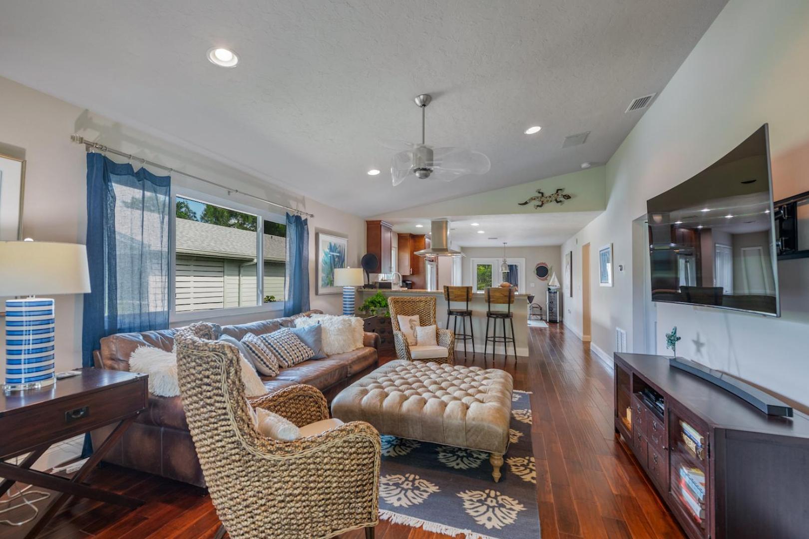 Holiday home Decked Out - Stunning Huge Sunny Style Heated Pool Walk To Pine Ave Anna Maria