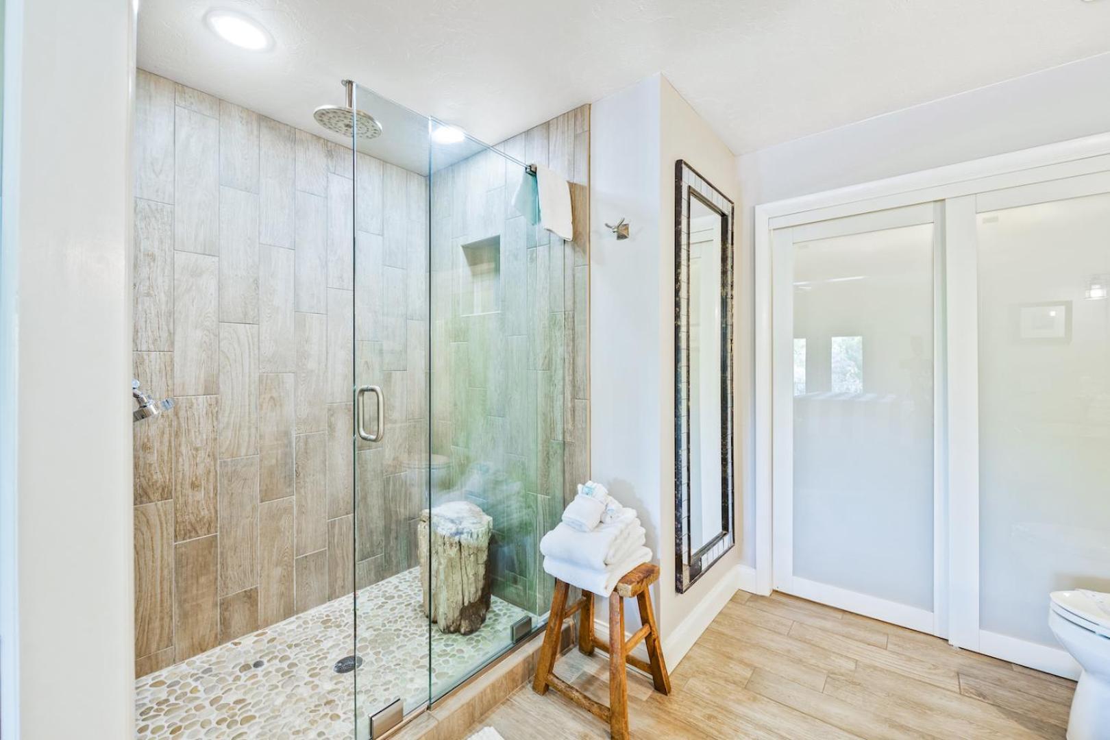 Holiday home Decked Out - Stunning Huge Sunny Style Heated Pool Walk To Pine Ave *