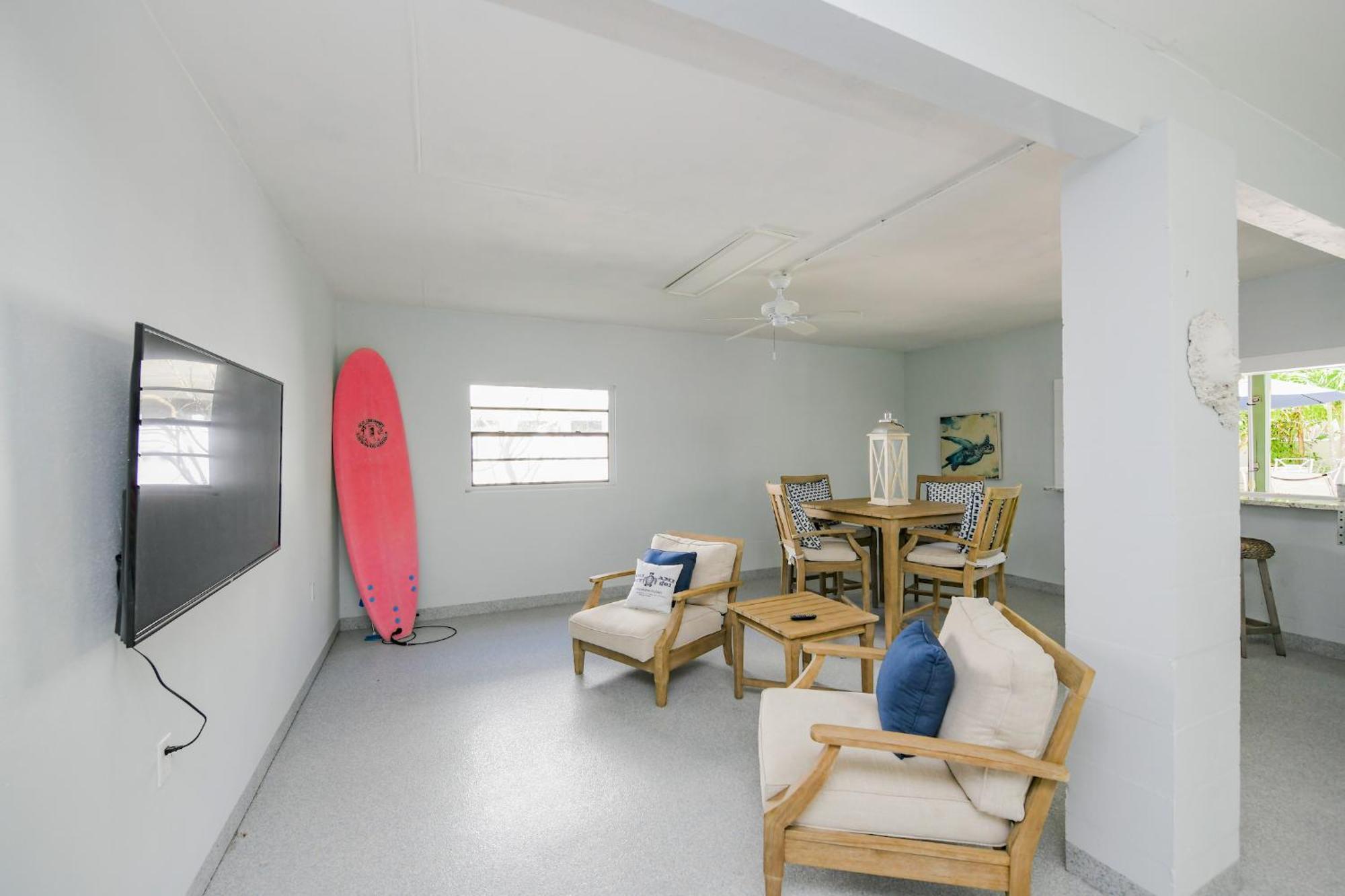 Decked Out - Stunning Huge Sunny Style Heated Pool Walk To Pine Ave * Anna Maria