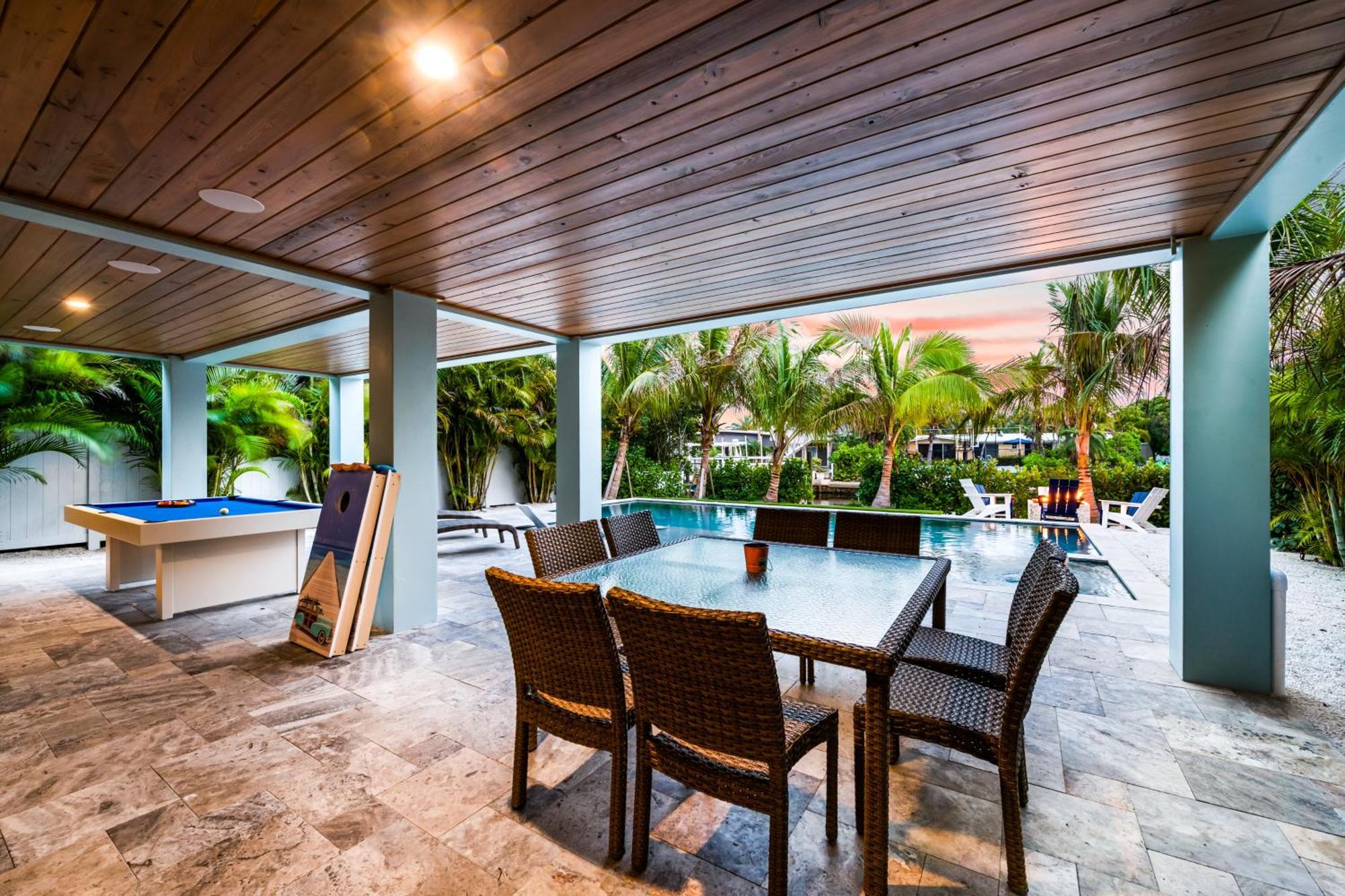 Acqualuxe - Exquisite 2022 Lux Canal W Outdoor Oasis Pool Dock Sup Kayaks Fire Pit