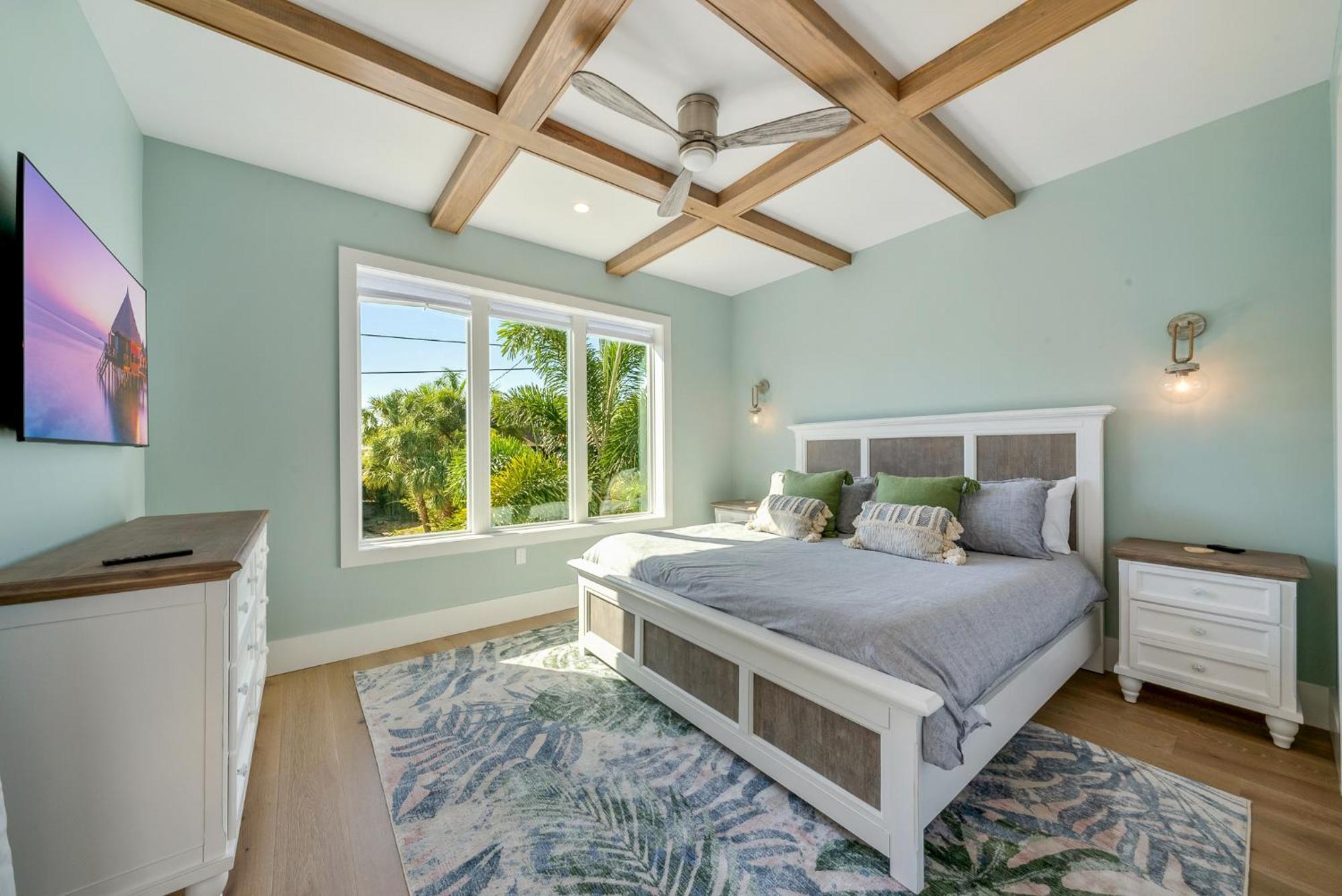 Holiday home Acqualuxe - Exquisite 2022 Lux Canal W Outdoor Oasis Pool Dock Sup Kayaks Fire Pit Anna Maria