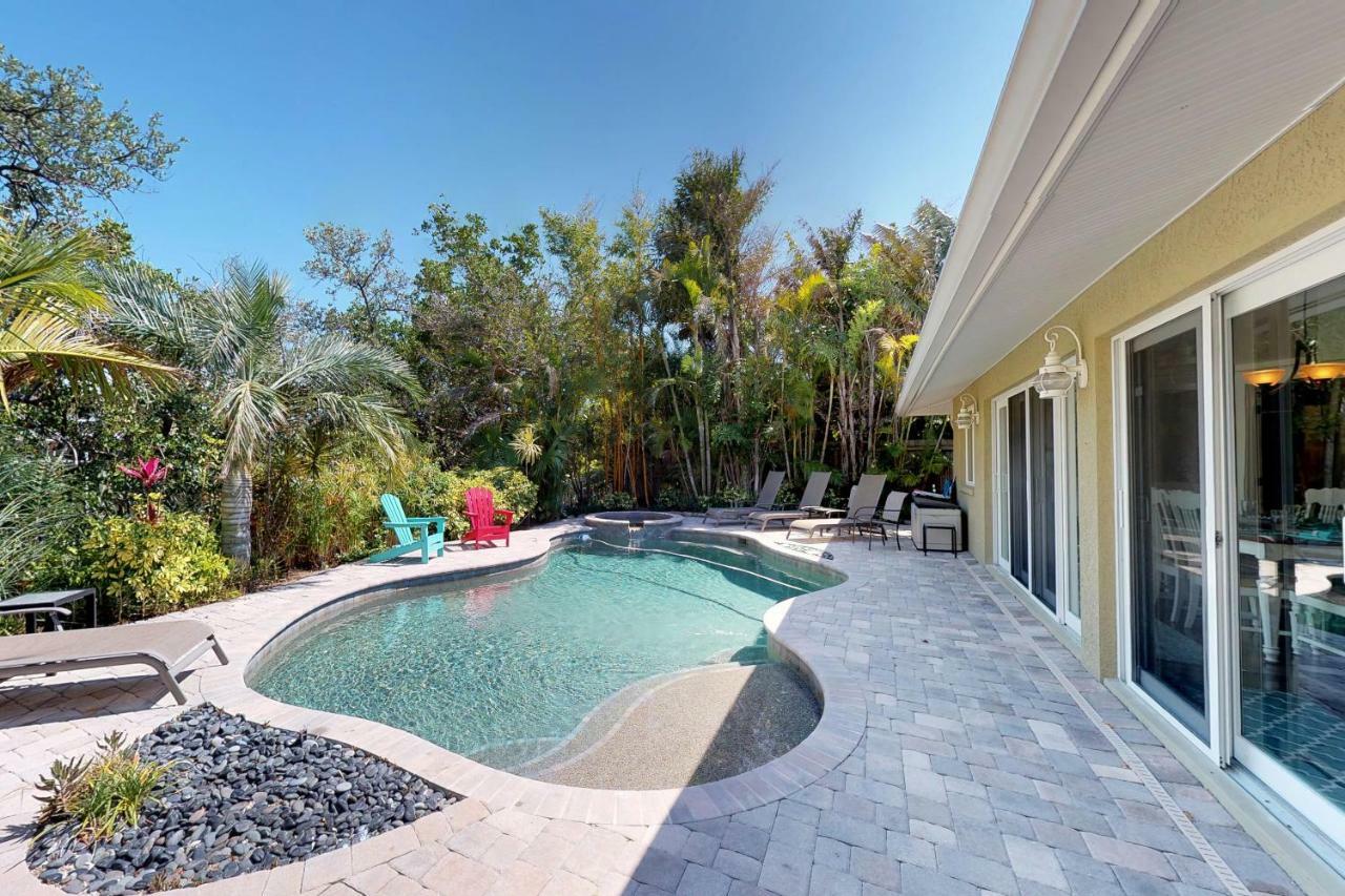Paradise Pointe *
