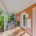On Turtle Time - Beautifully Updated Wheated Pool Covered Porches Beach Gear Walk To Beach