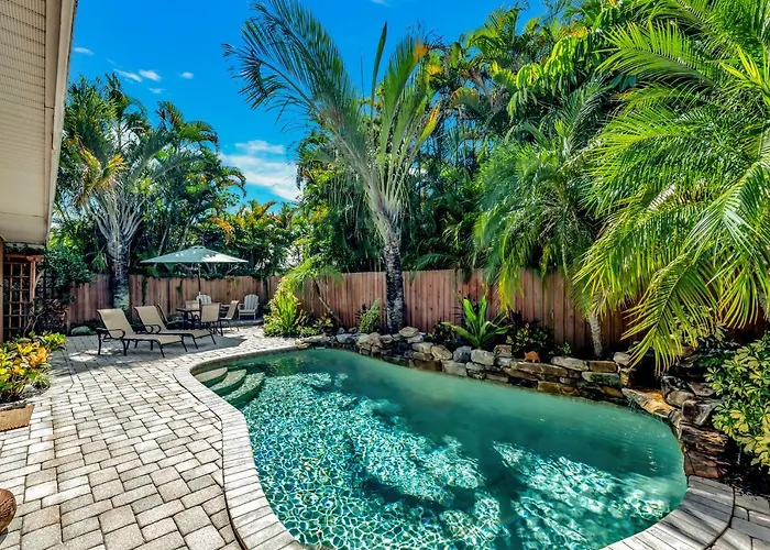 On Turtle Time - Beautifully Updated Wheated Pool Covered Porches Beach Gear Walk To Beach