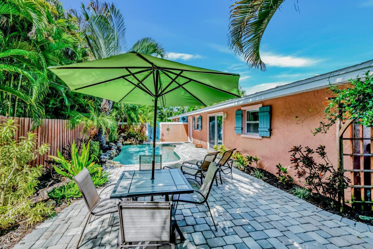 Holiday home On Turtle Time - Beautifully Updated Wheated Pool Covered Porches Gear Walk To *