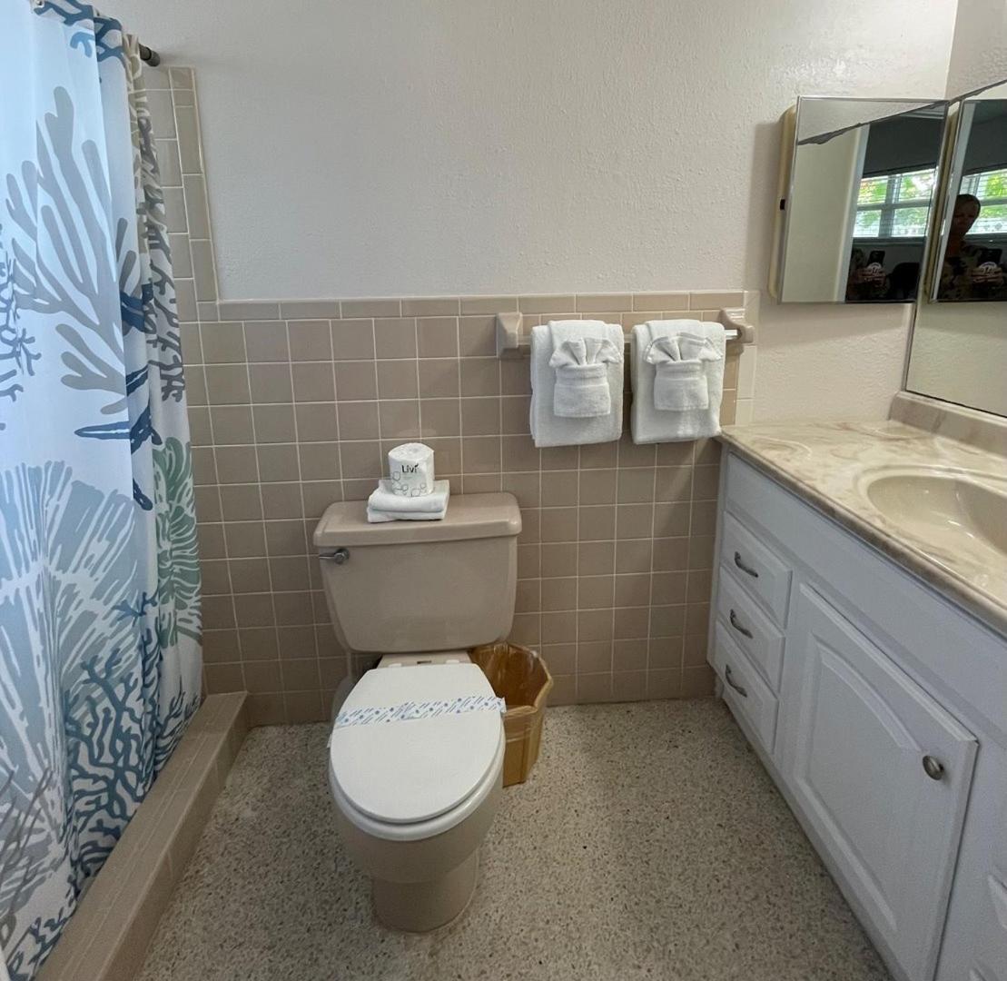 Apartment 763 North Shore Downstairs Apts *