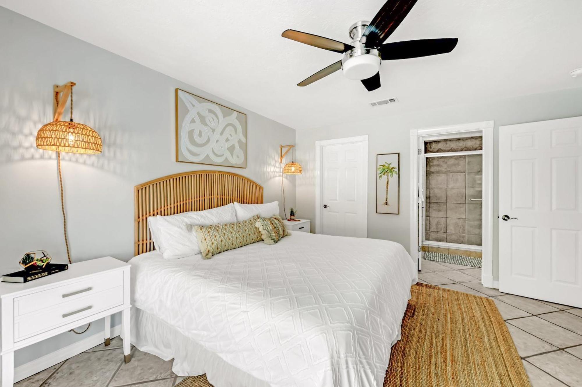 Holiday home On Turtle Time - Beautifully Updated Wheated Pool Covered Porches Gear Walk To Anna Maria