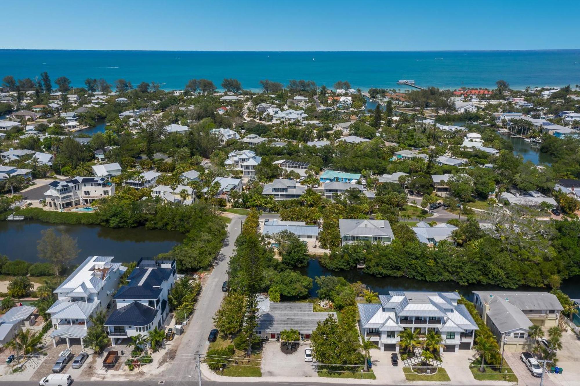 Bo's * Anna Maria