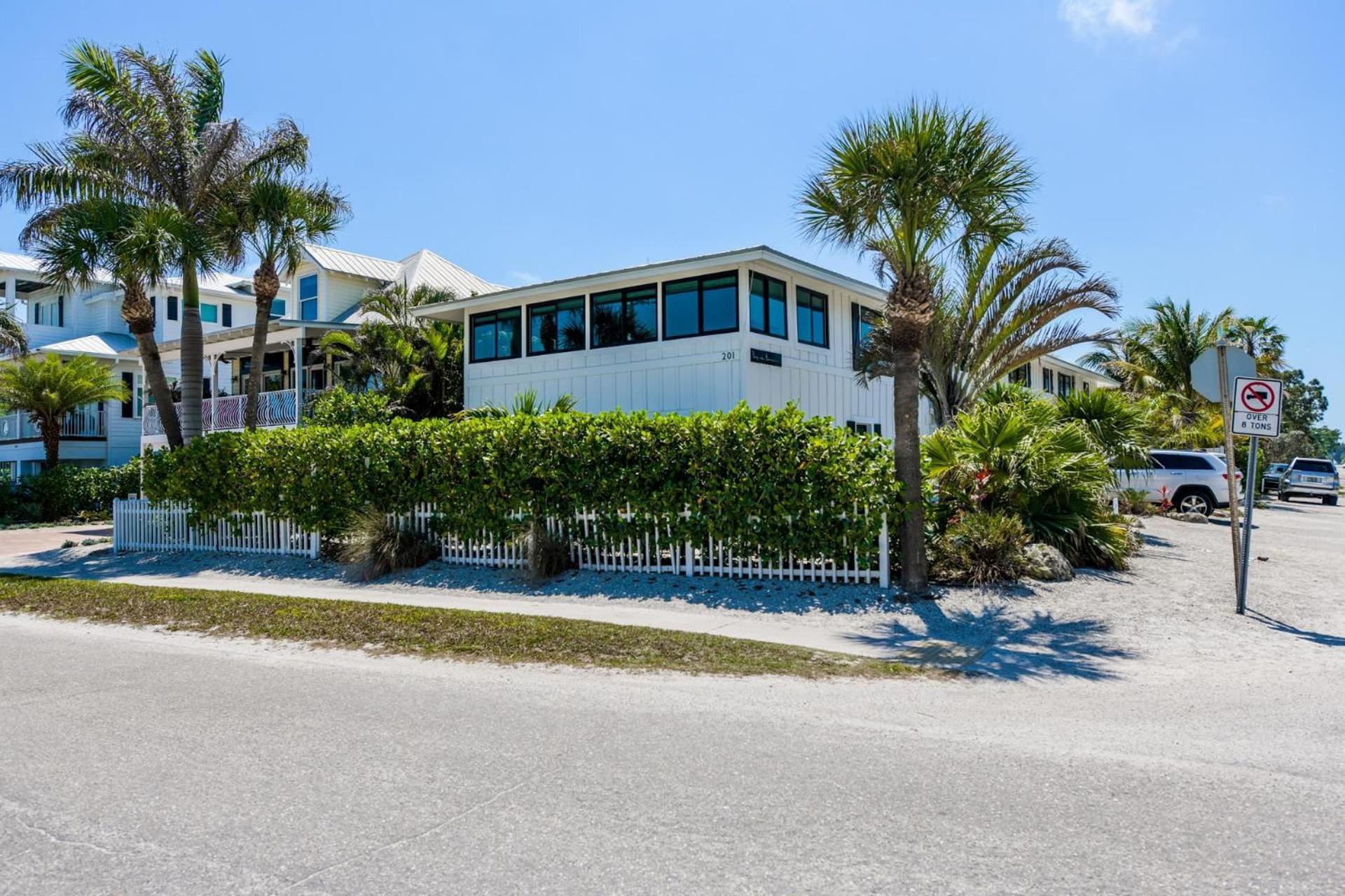 Bay Breezes At Bayside Villa
