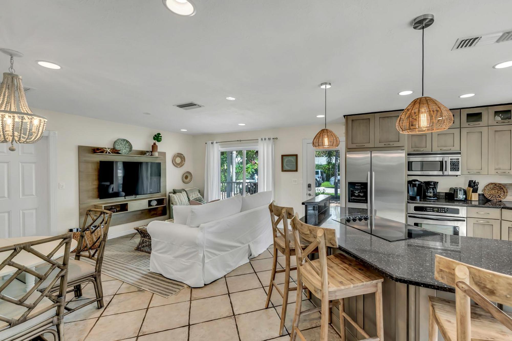 Holiday home On Turtle Time - Beautifully Updated Wheated Pool Covered Porches Gear Walk To Anna Maria