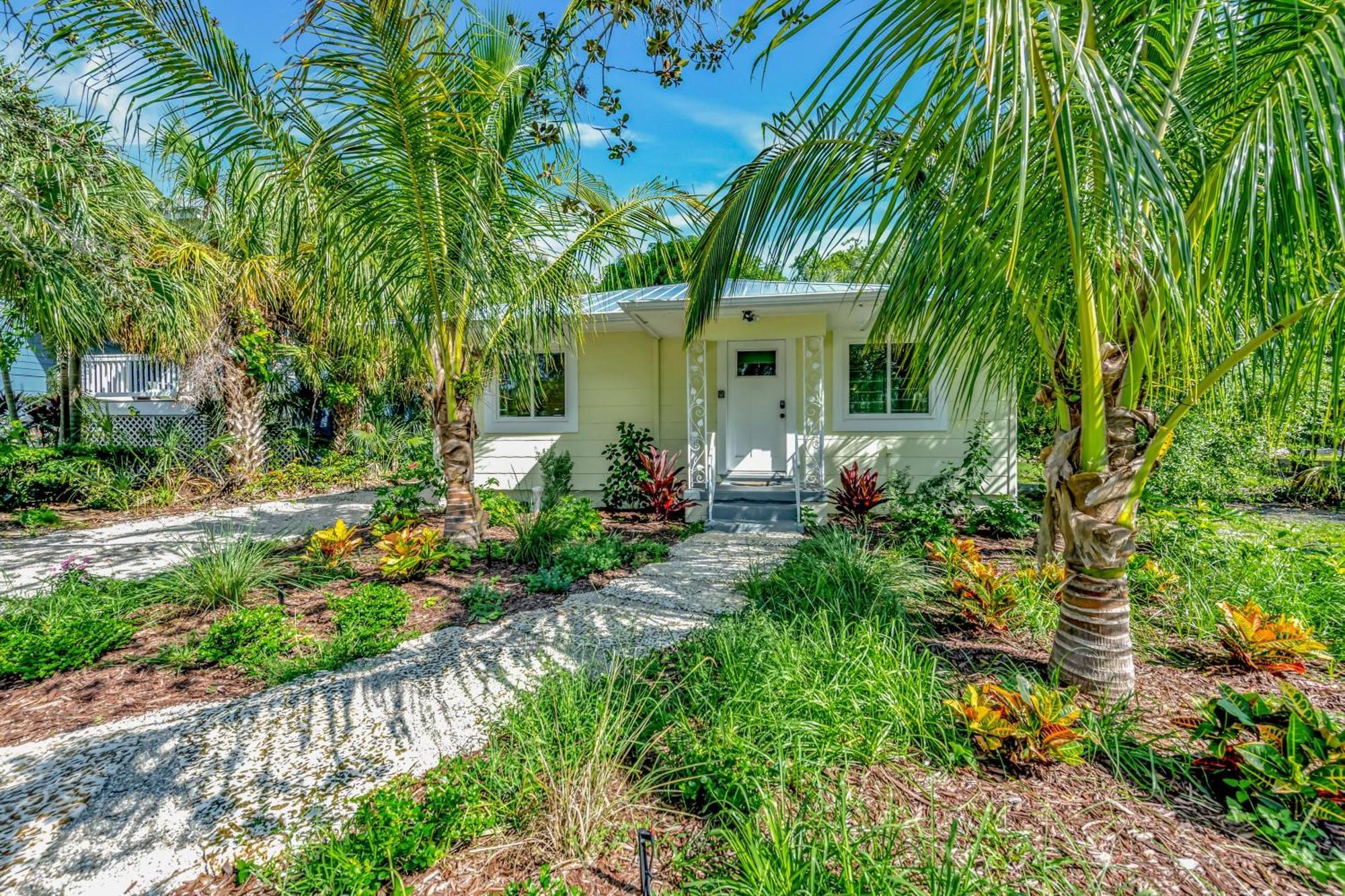 Casa - So Close Hear The Waves Historic W Gear Holiday home Anna Maria